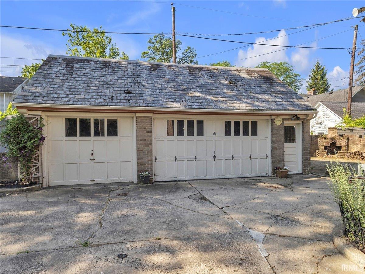 Photo 5 of 457 W Oakdale Drive