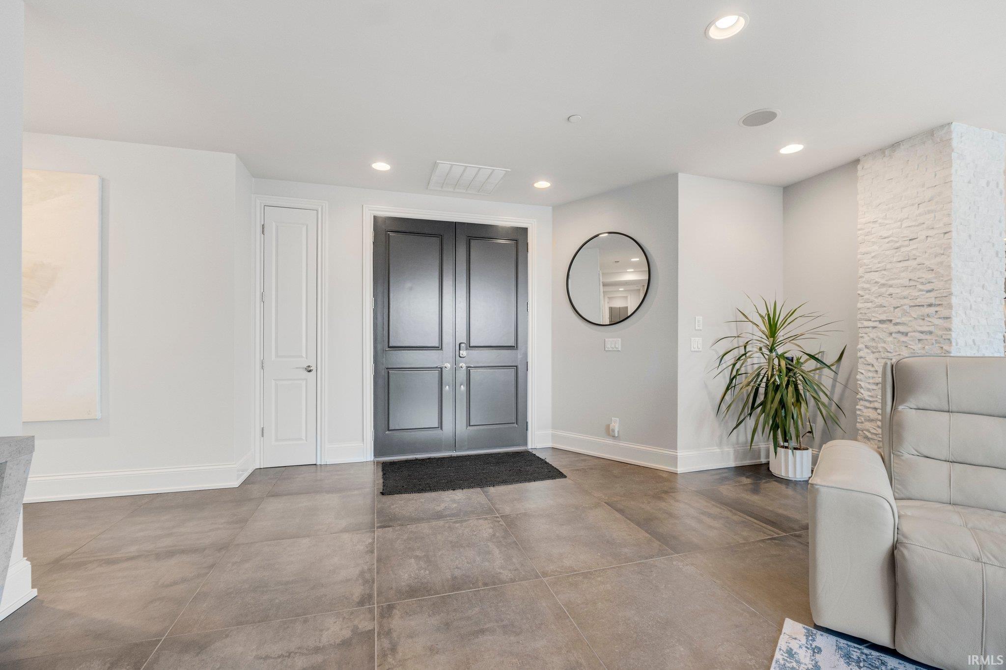 Photo 5 of 203 E Berry Street