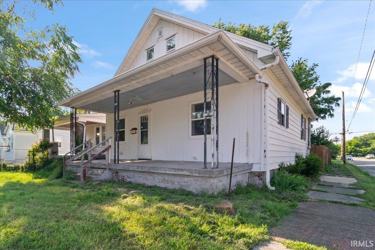 Homes for sale in Evansville, IN | 656 E Oregon St, Evansville, IN 47711 | MLS# 202524983