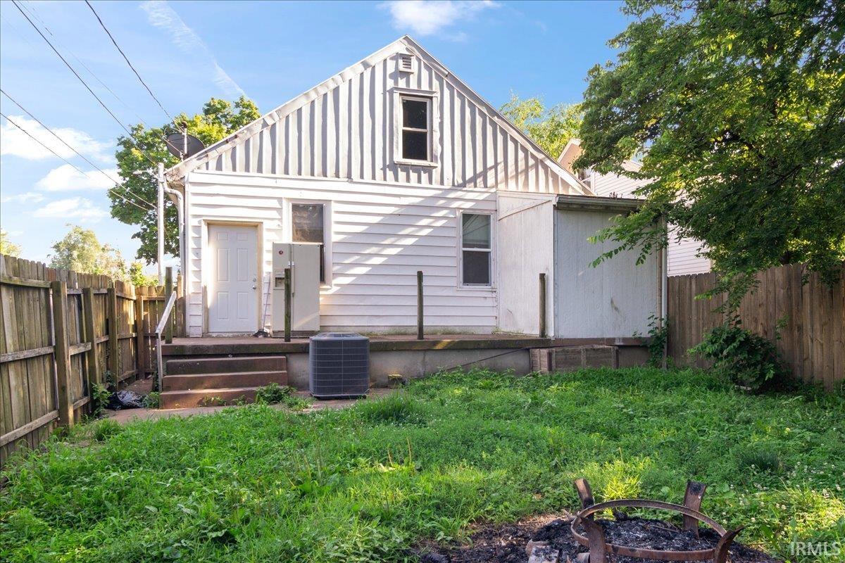 Homes for sale in Evansville, IN | 656 E Oregon St, Evansville, IN 47711 | MLS# 202524983