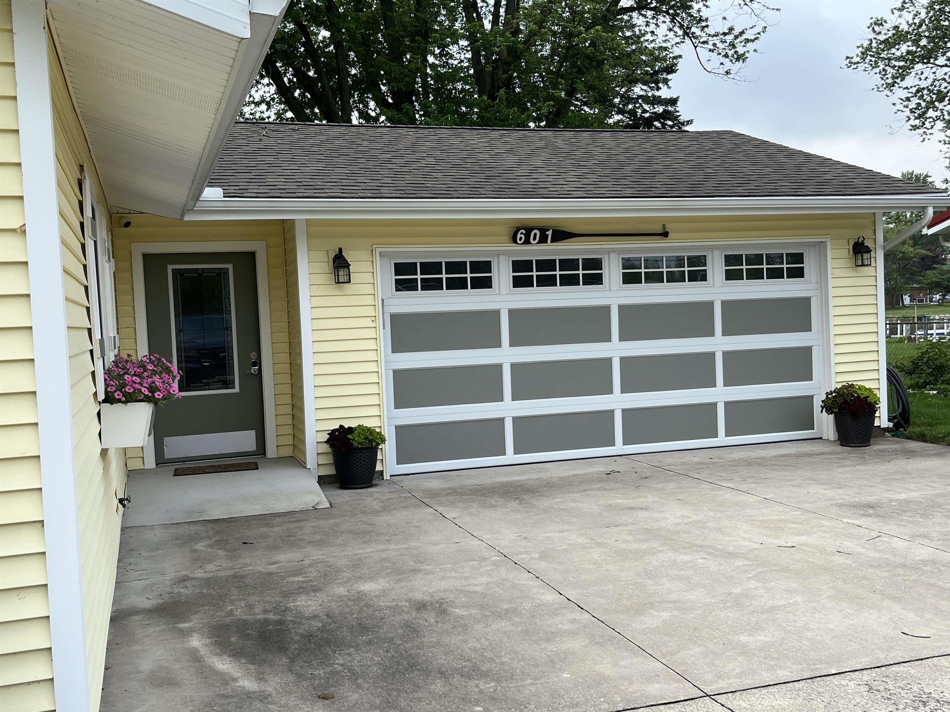 Photo 5 of 601 Pickwick Drive