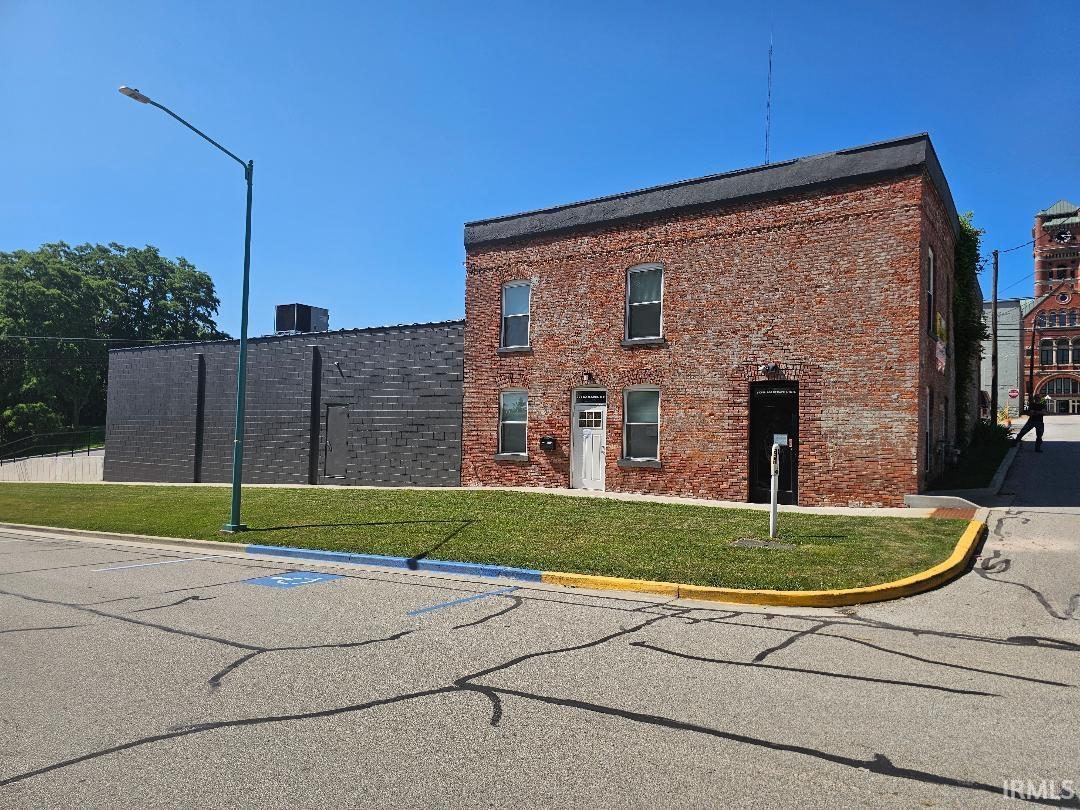 Photo 2 of 109-111 W Hazel Street