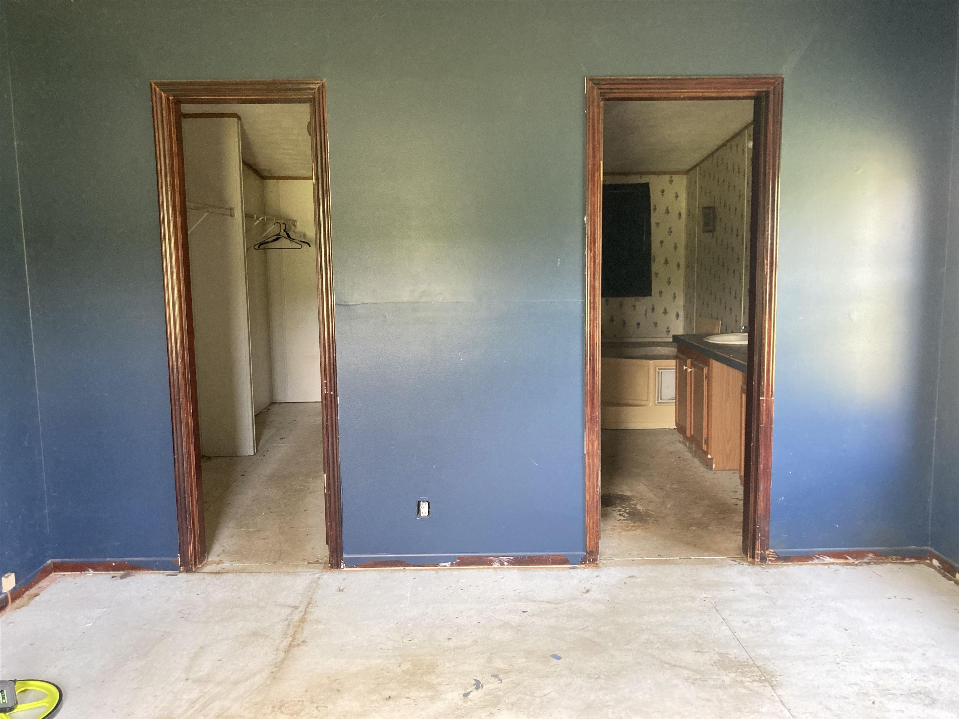 Photo 5 of 6880 N Meridian Road