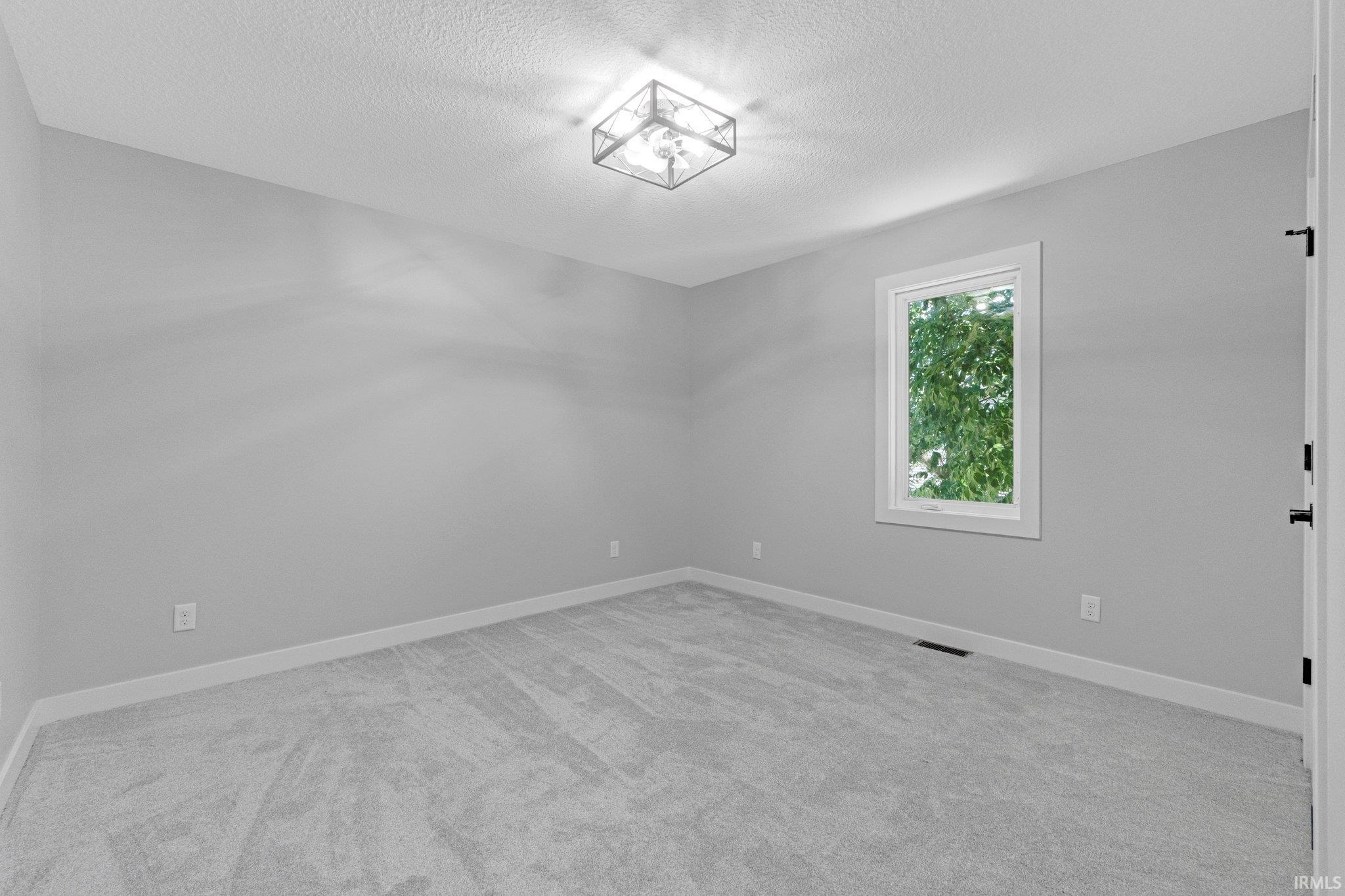 Photo 10 of 5962 N Clinton Street