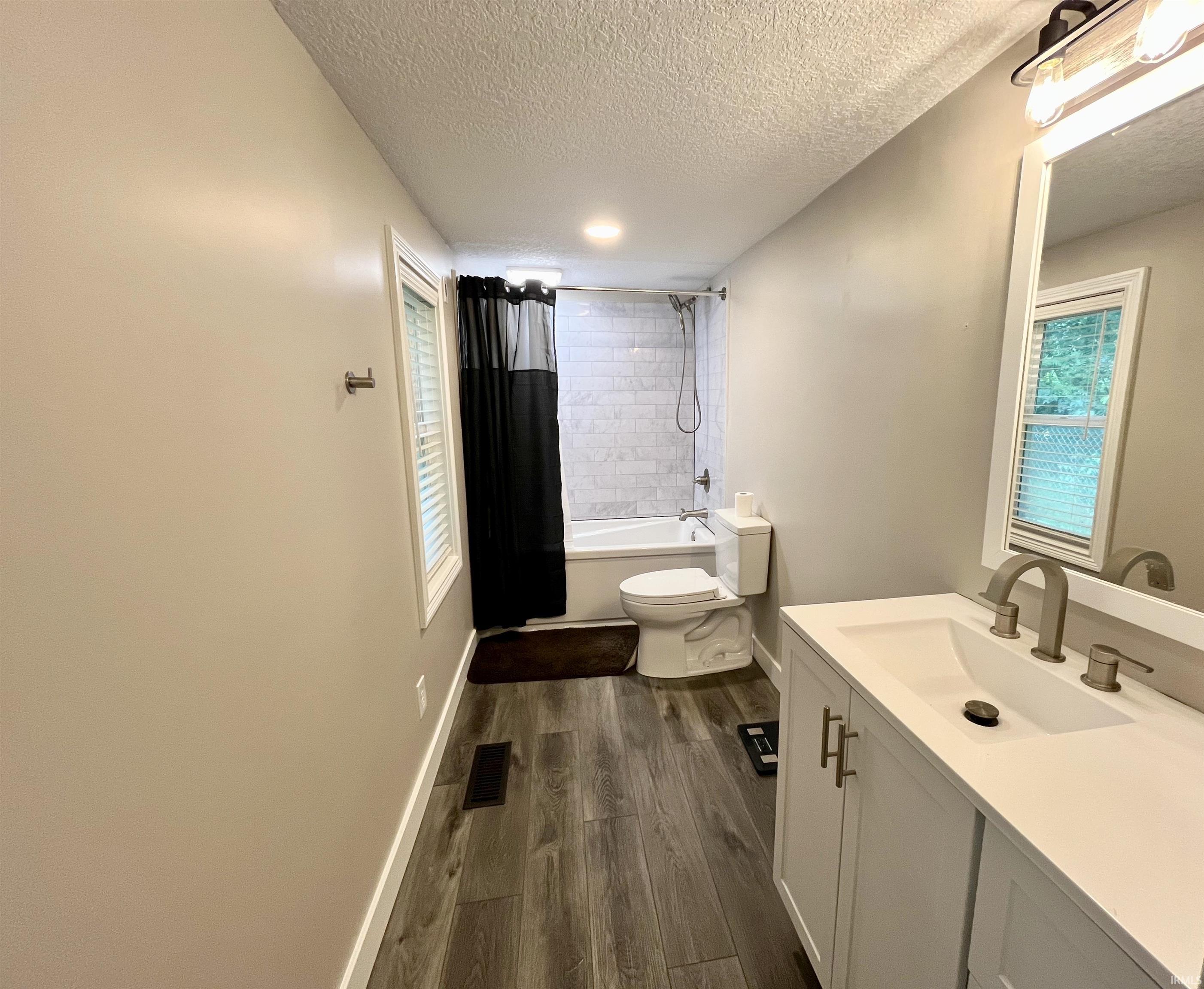 Photo 10 of 2255 Engle Street
