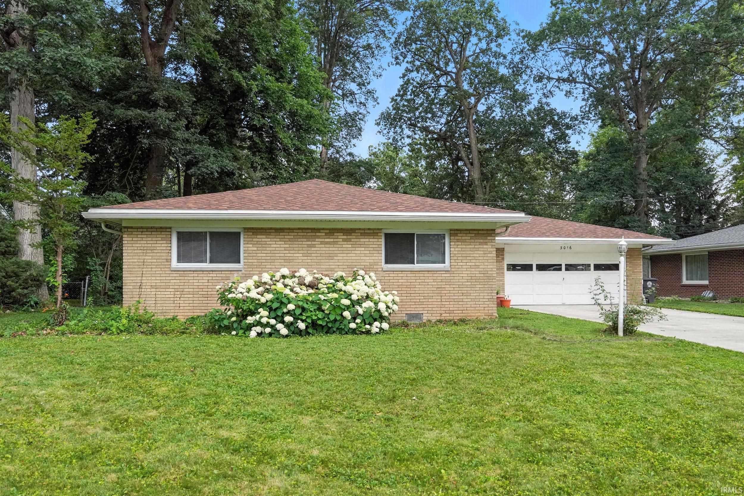 Photo 3 of 3016 Glenwood Avenue