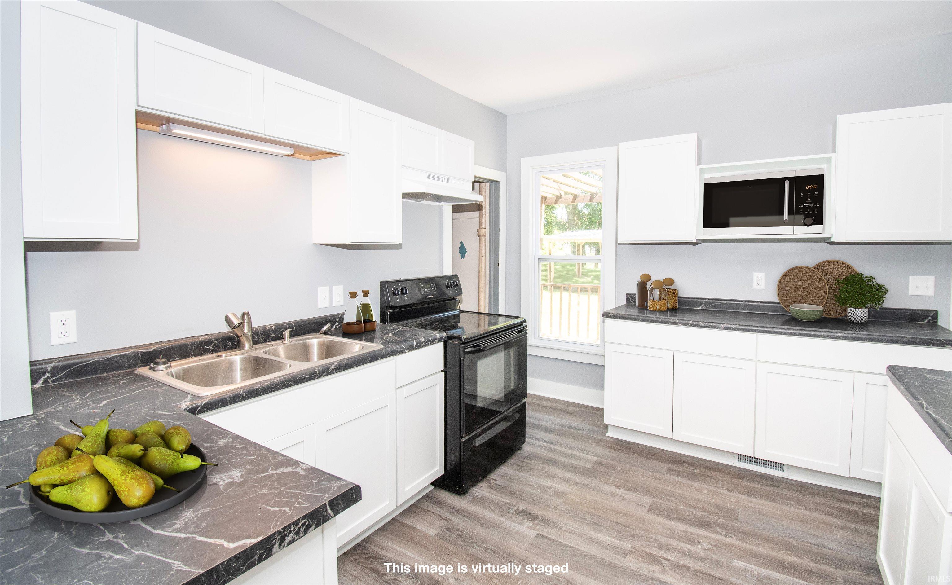 Photo 15 of 622 N Riley Street