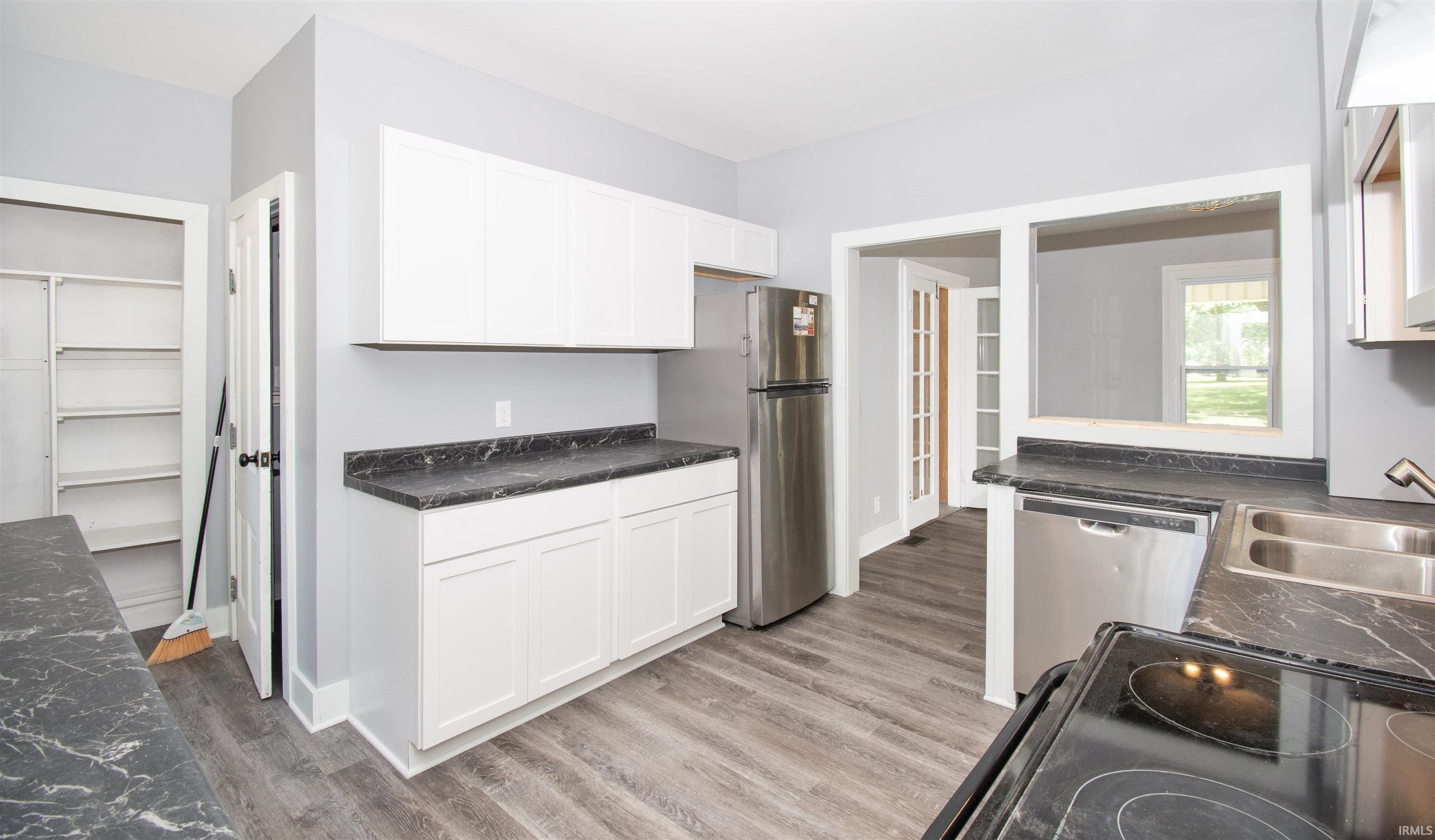 Photo 16 of 622 N Riley Street