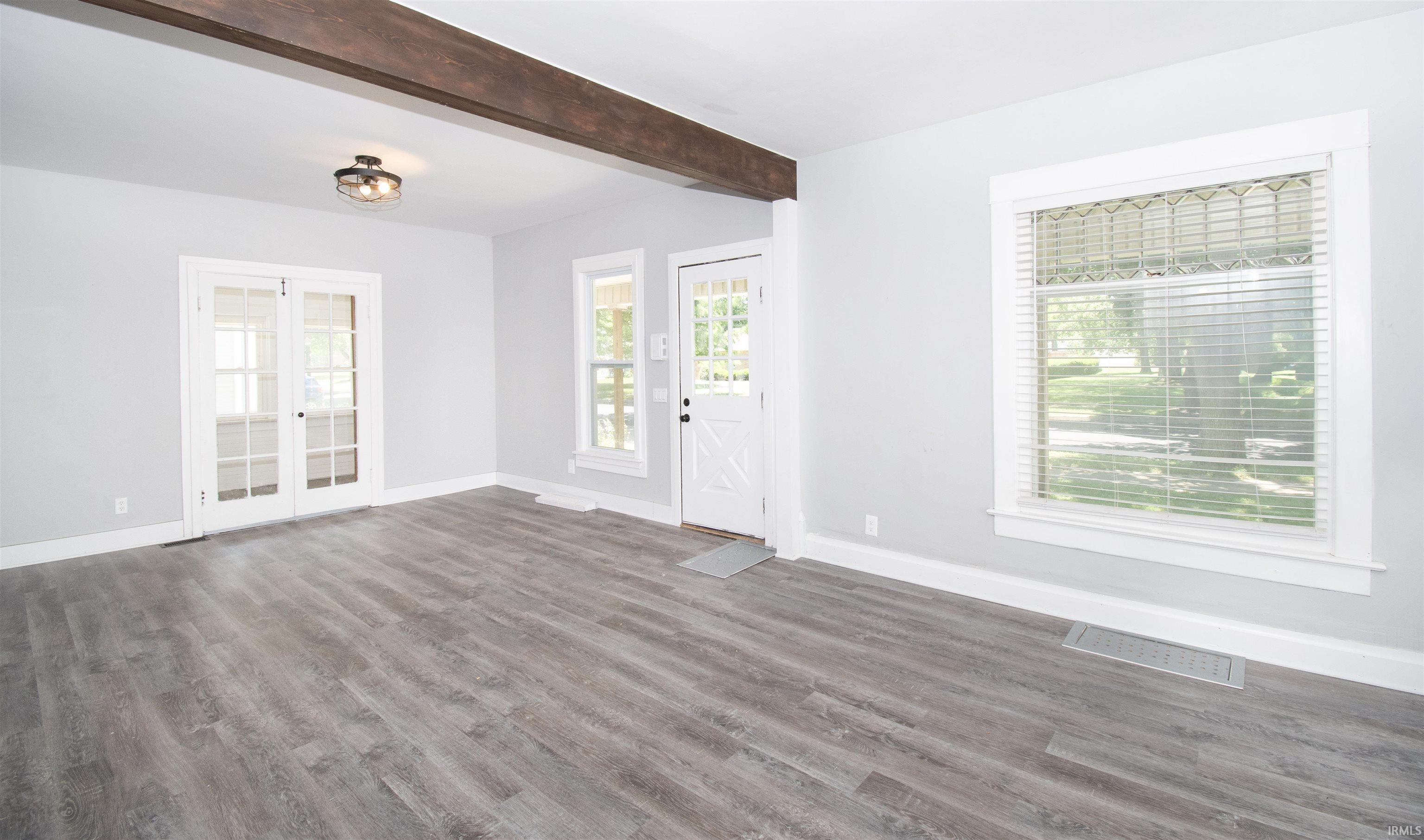 Photo 19 of 622 N Riley Street