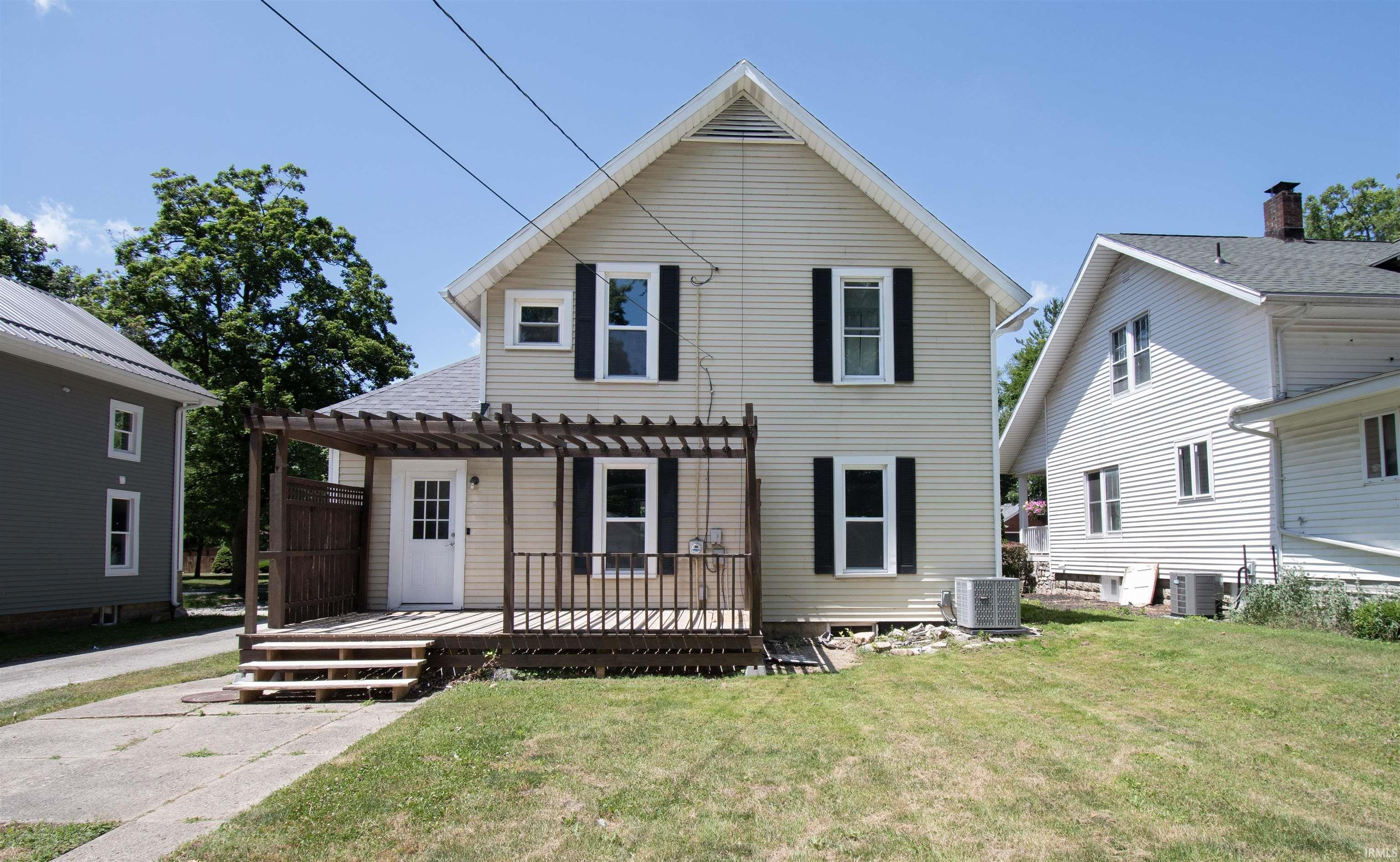 Photo 3 of 622 N Riley Street