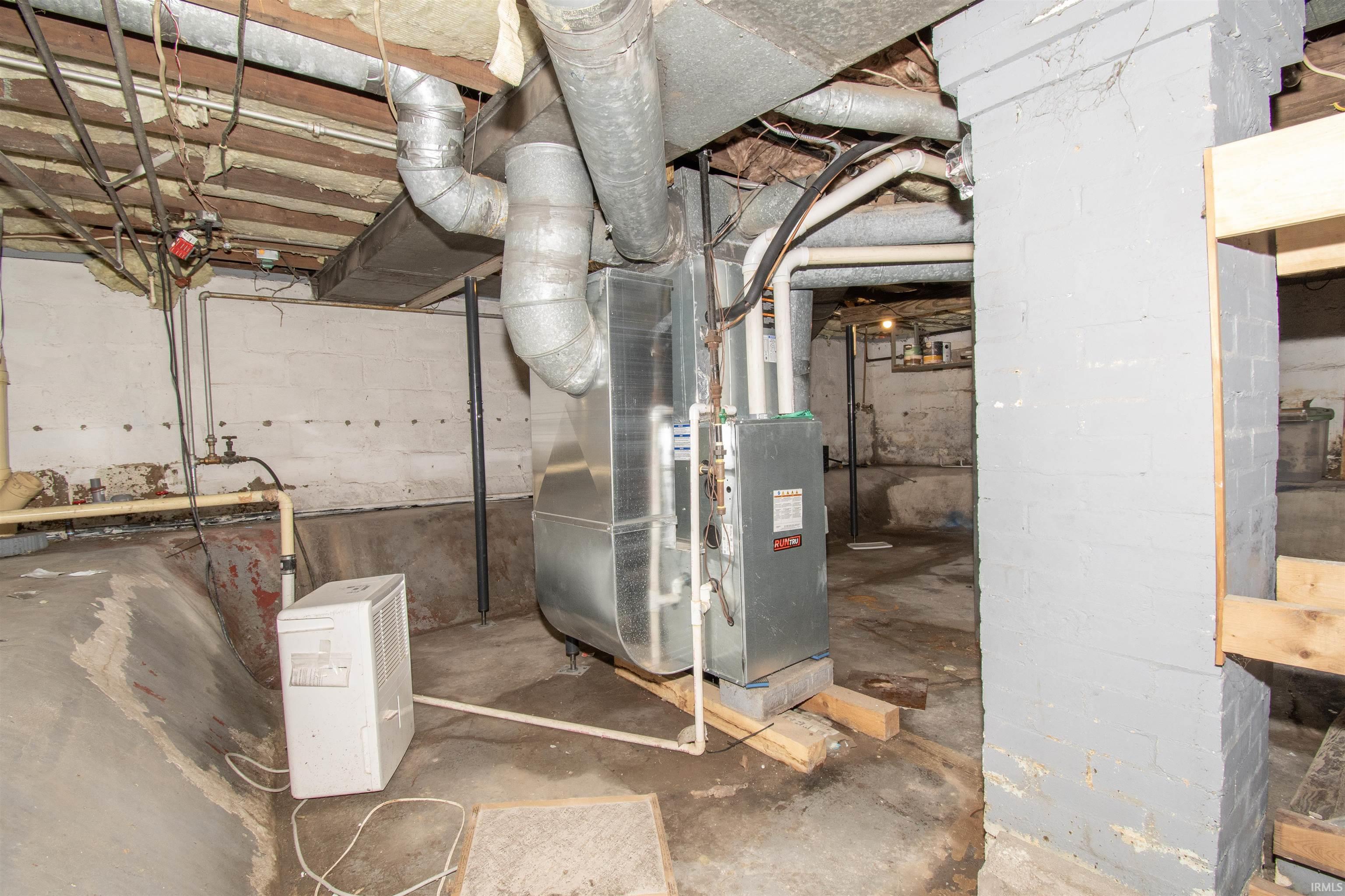 Photo 35 of 622 N Riley Street