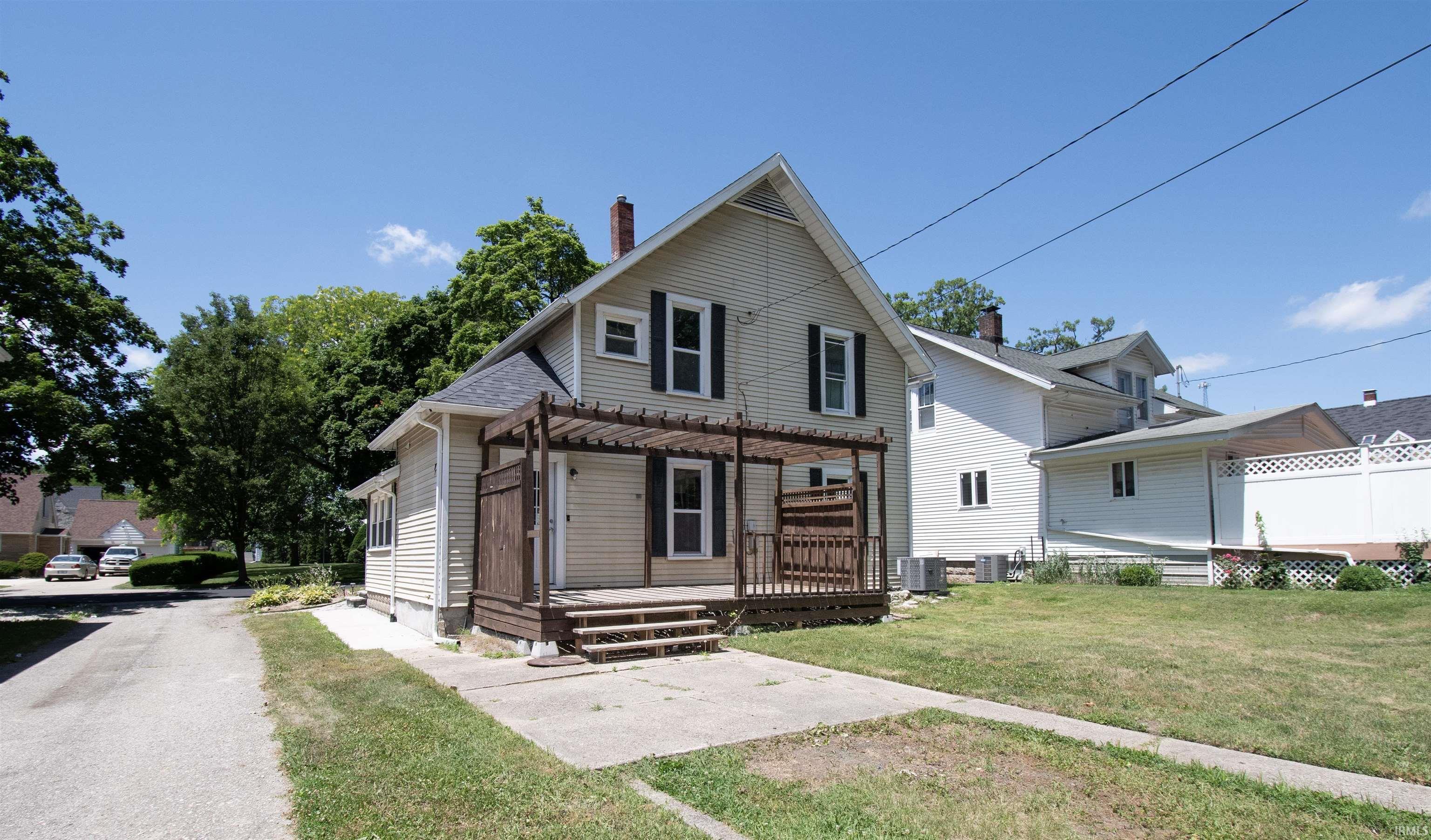 Photo 4 of 622 N Riley Street