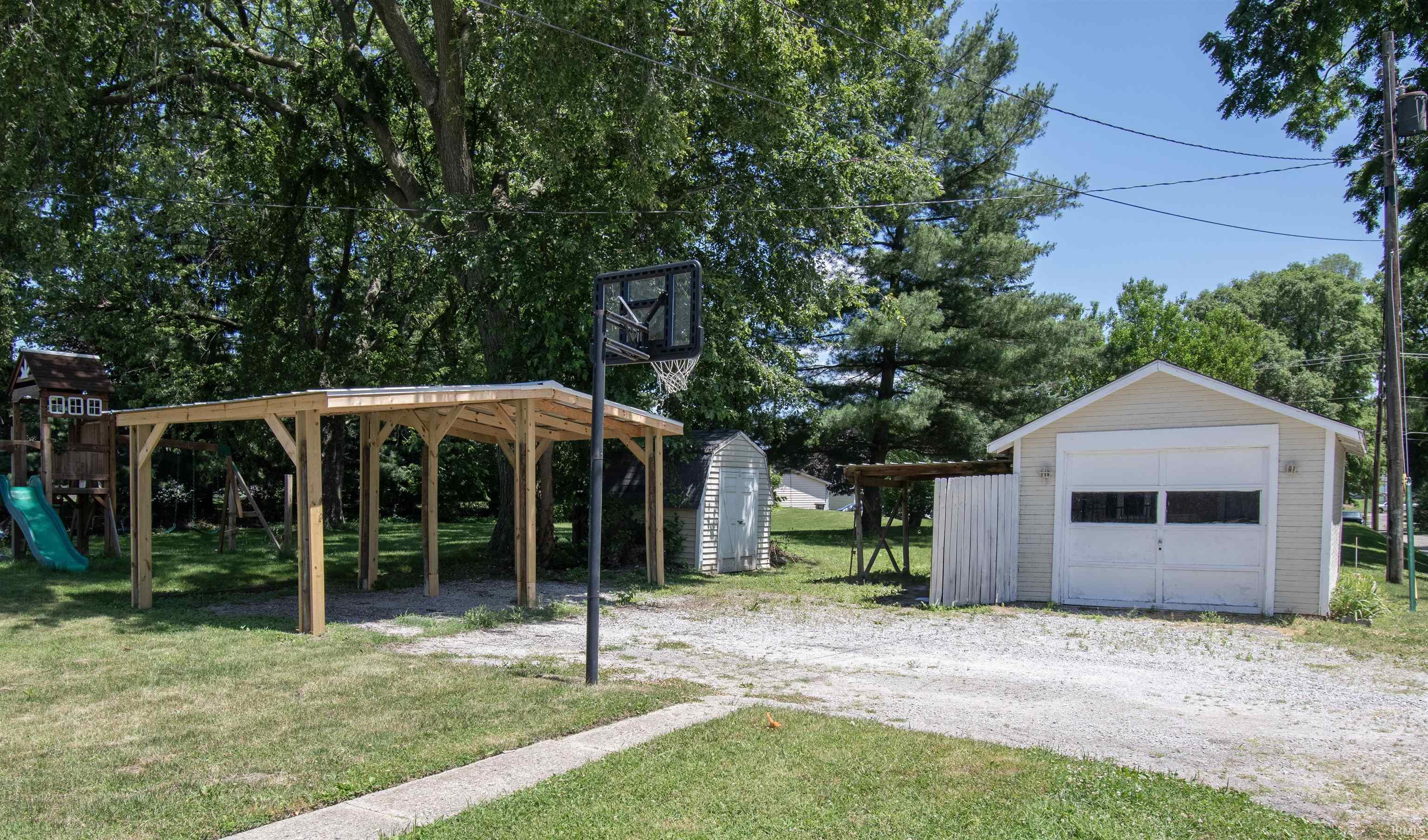 Photo 7 of 622 N Riley Street