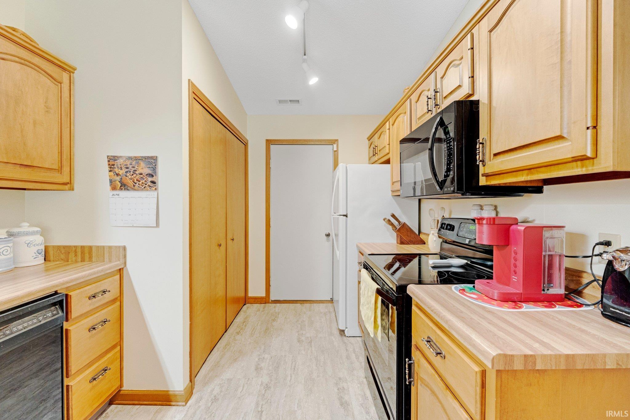 Photo 6 of 8304 Lamplighter Court