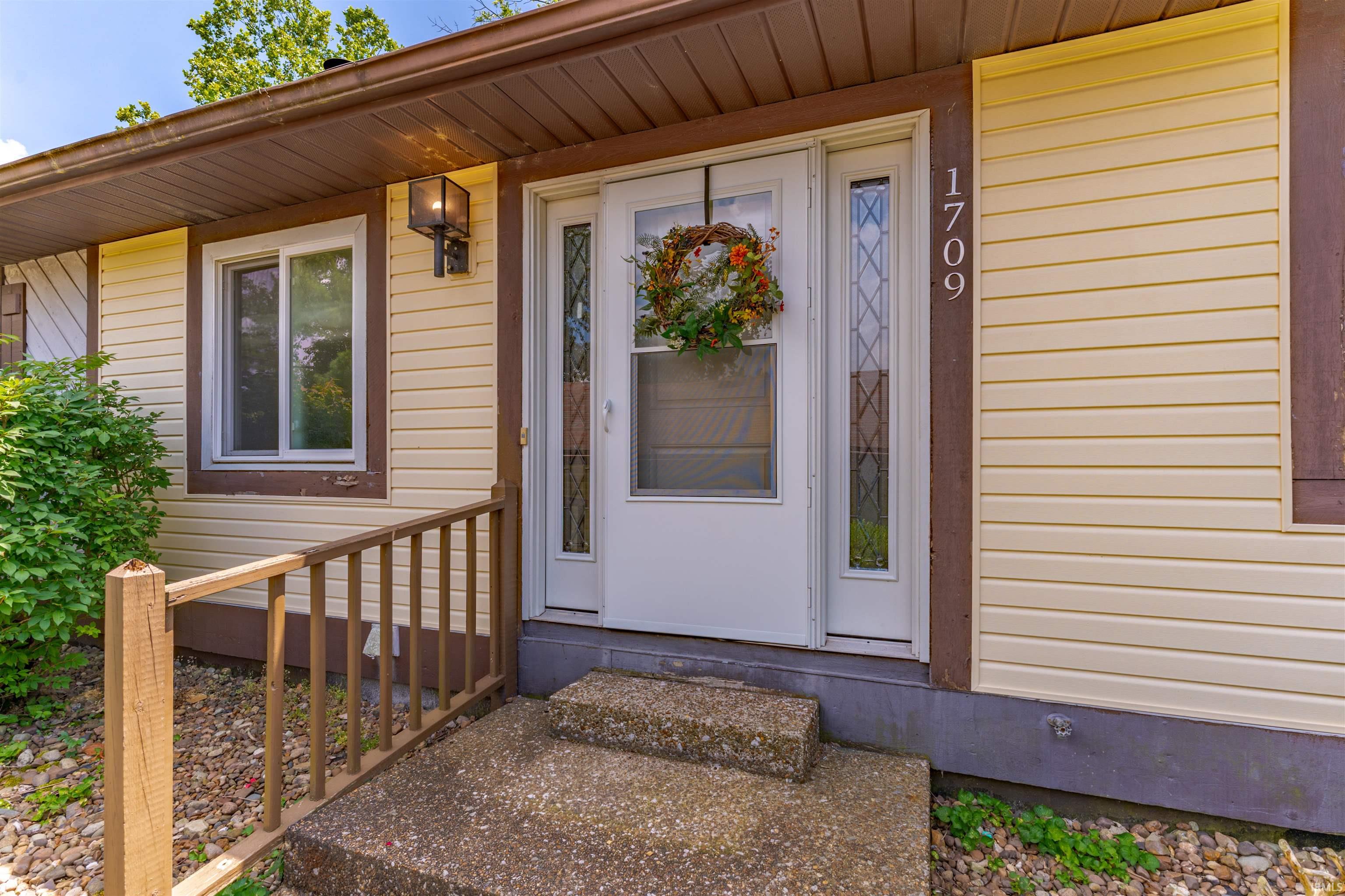 Homes for sale in Evansville, IN | 1709 Village Ln, Evansville, IN 47725 | MLS# 202525422