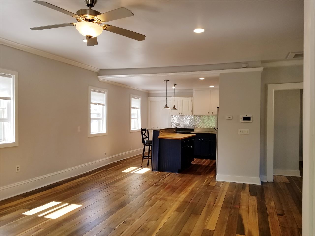 Photo 3 of 1020 W Wayne Street