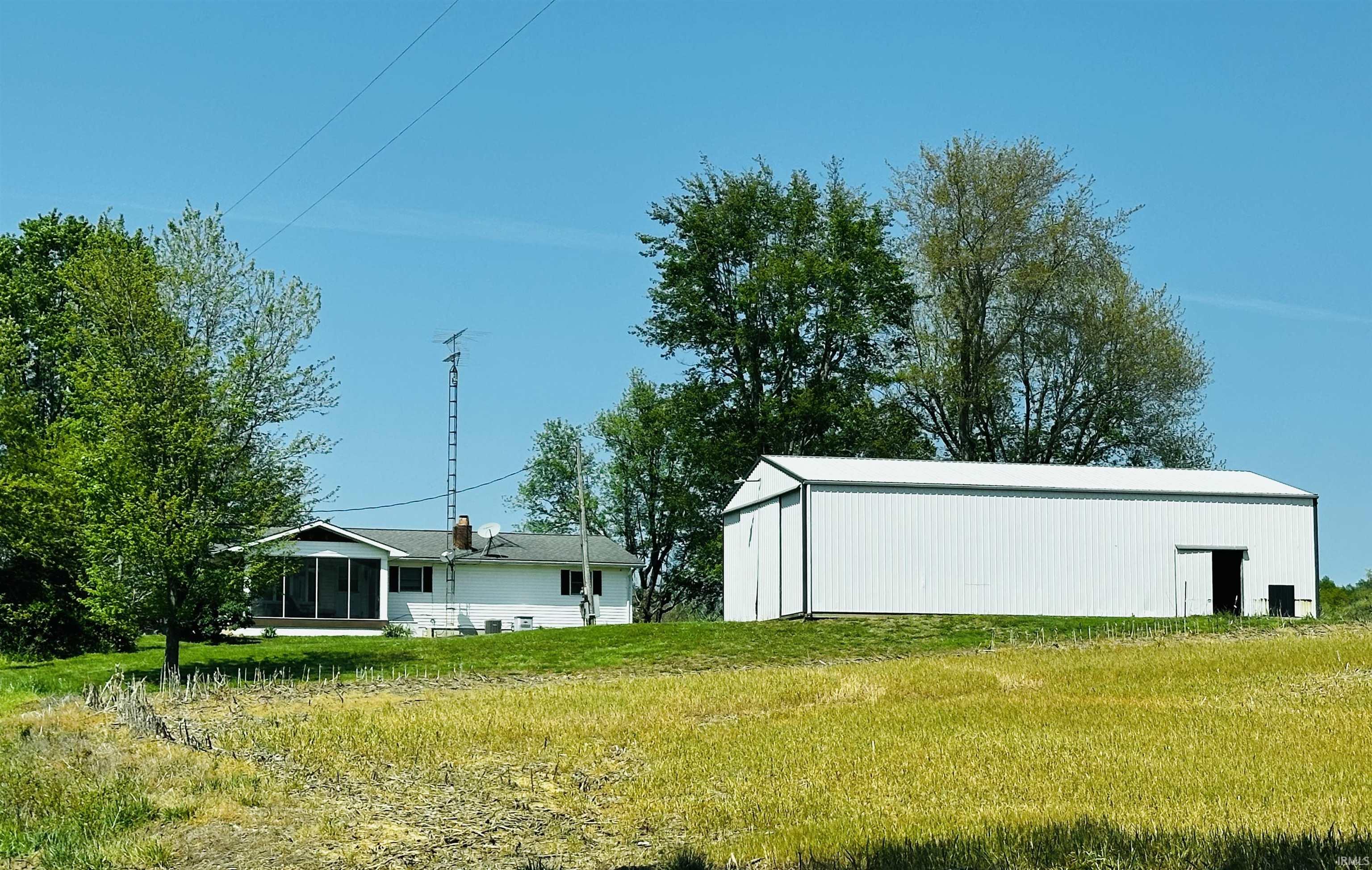 Homes for sale in Loogootee, IN | 3886 N 1300 E, Loogootee, IN 47553 | MLS# 202525463