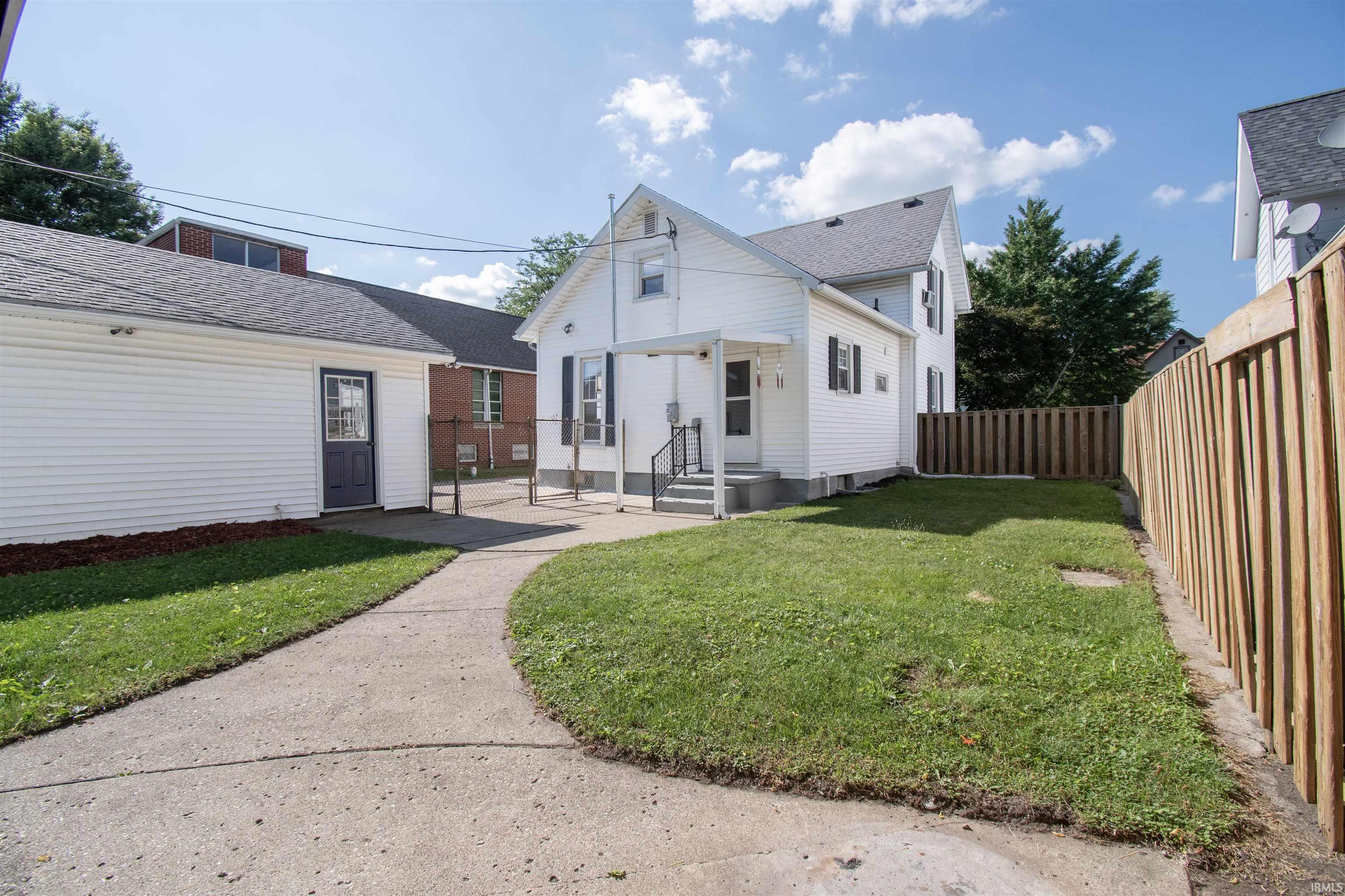Photo 4 of 310 E Mitchell Street