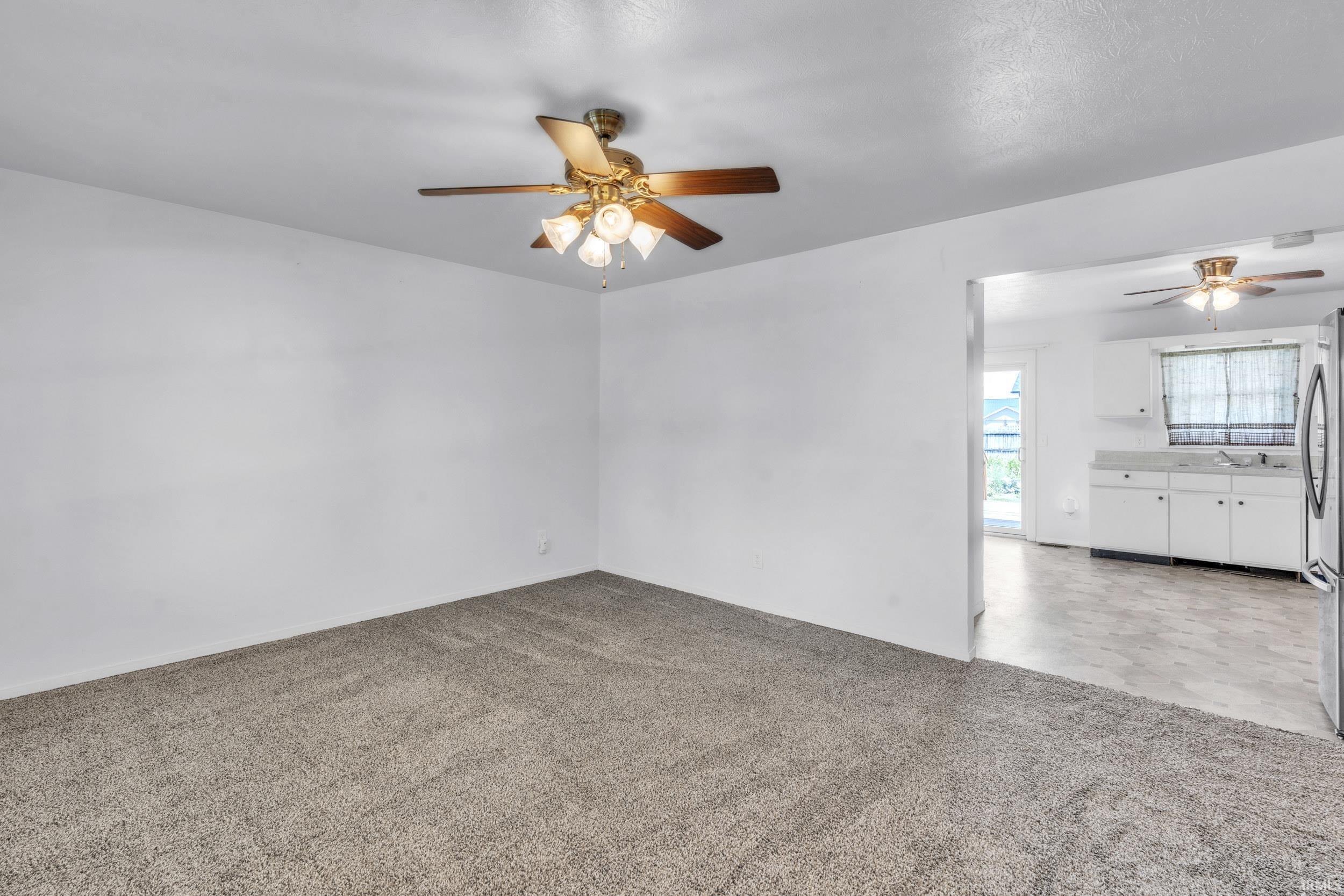 Photo 4 of 311 N Golden Drive