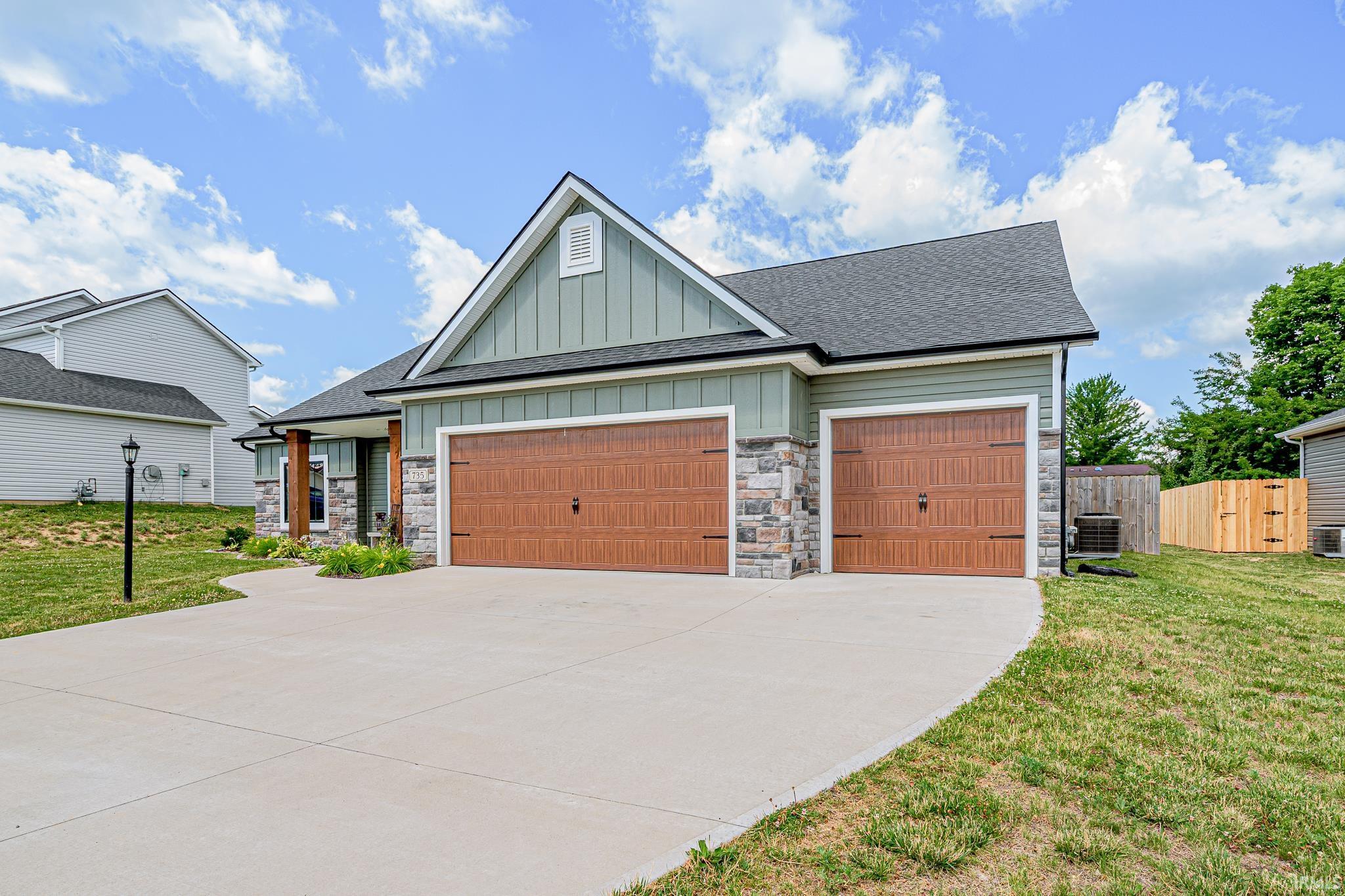 735 N Norfolk Cove