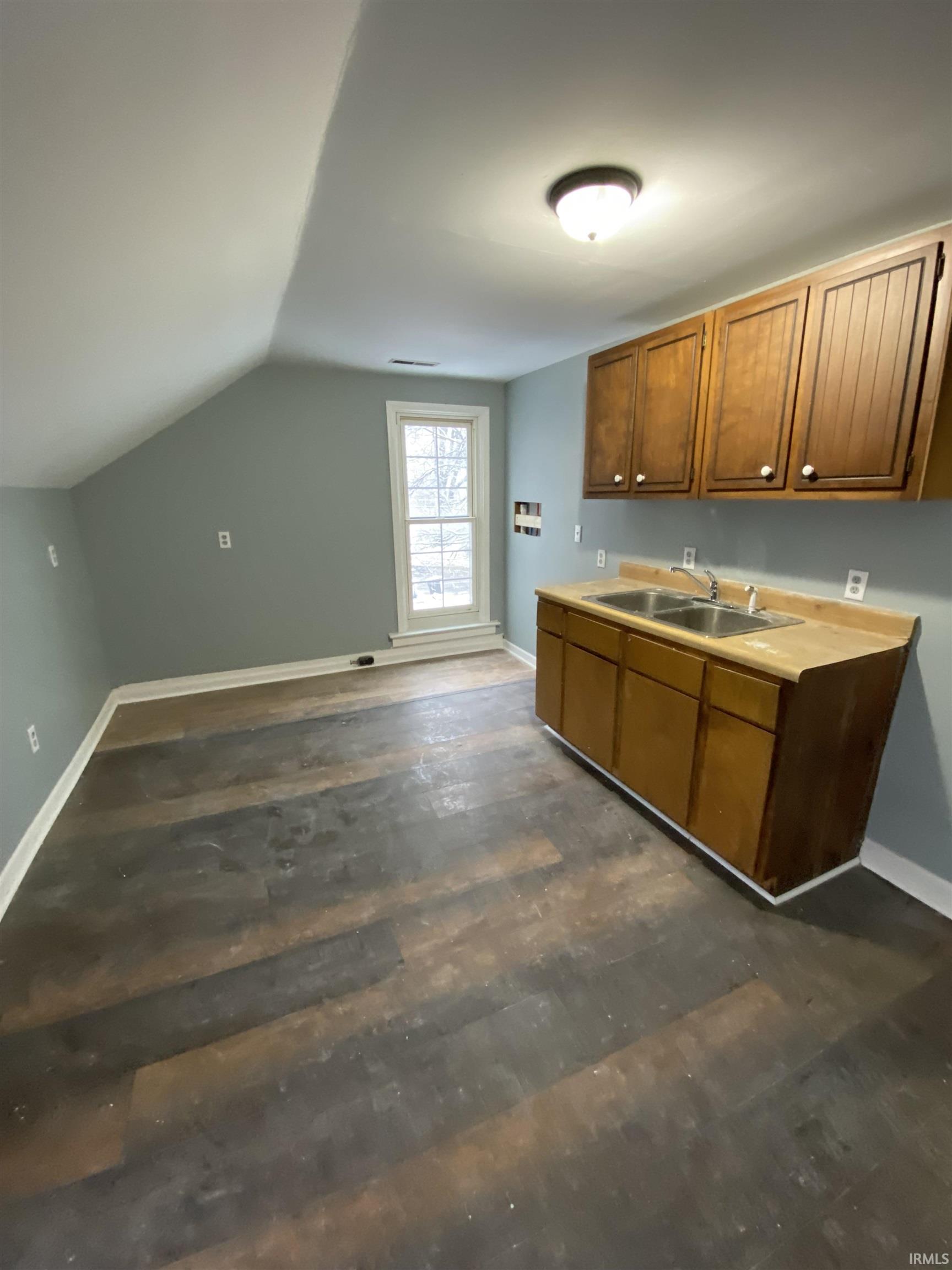 Photo 6 of 612 Walnut Street