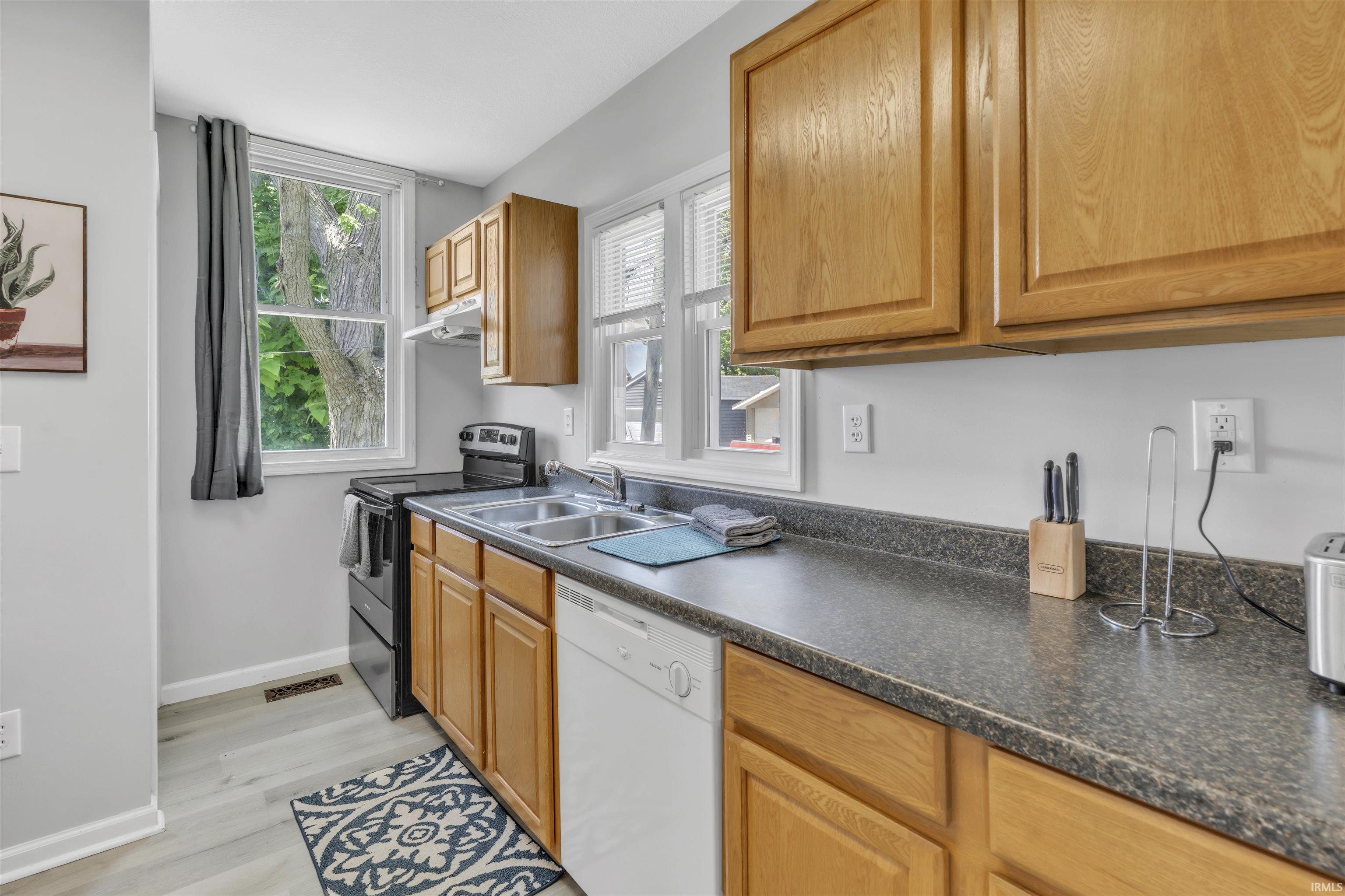 Photo 14 of 2115 Andrew Street