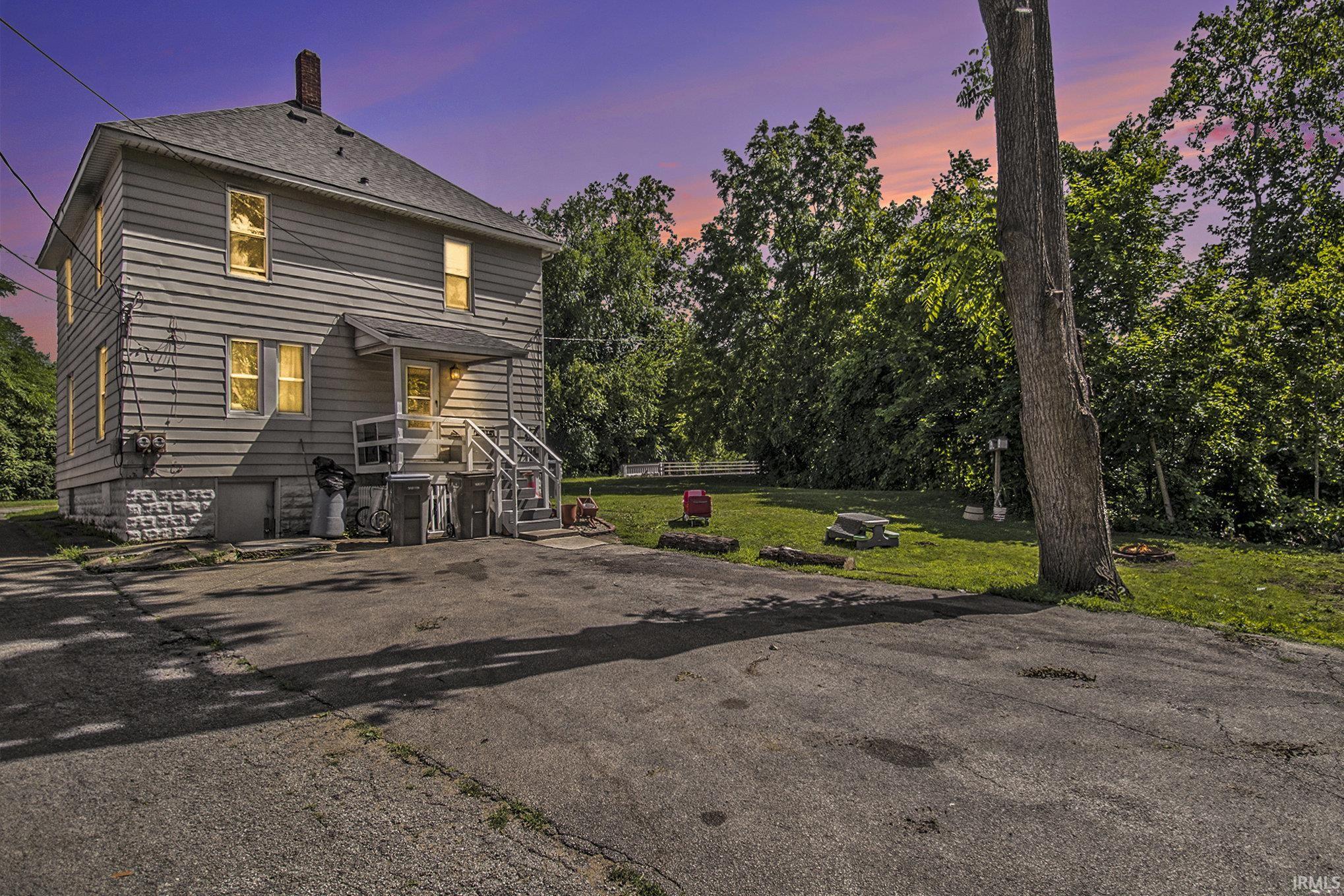 Photo 17 of 817 Middlebury Street