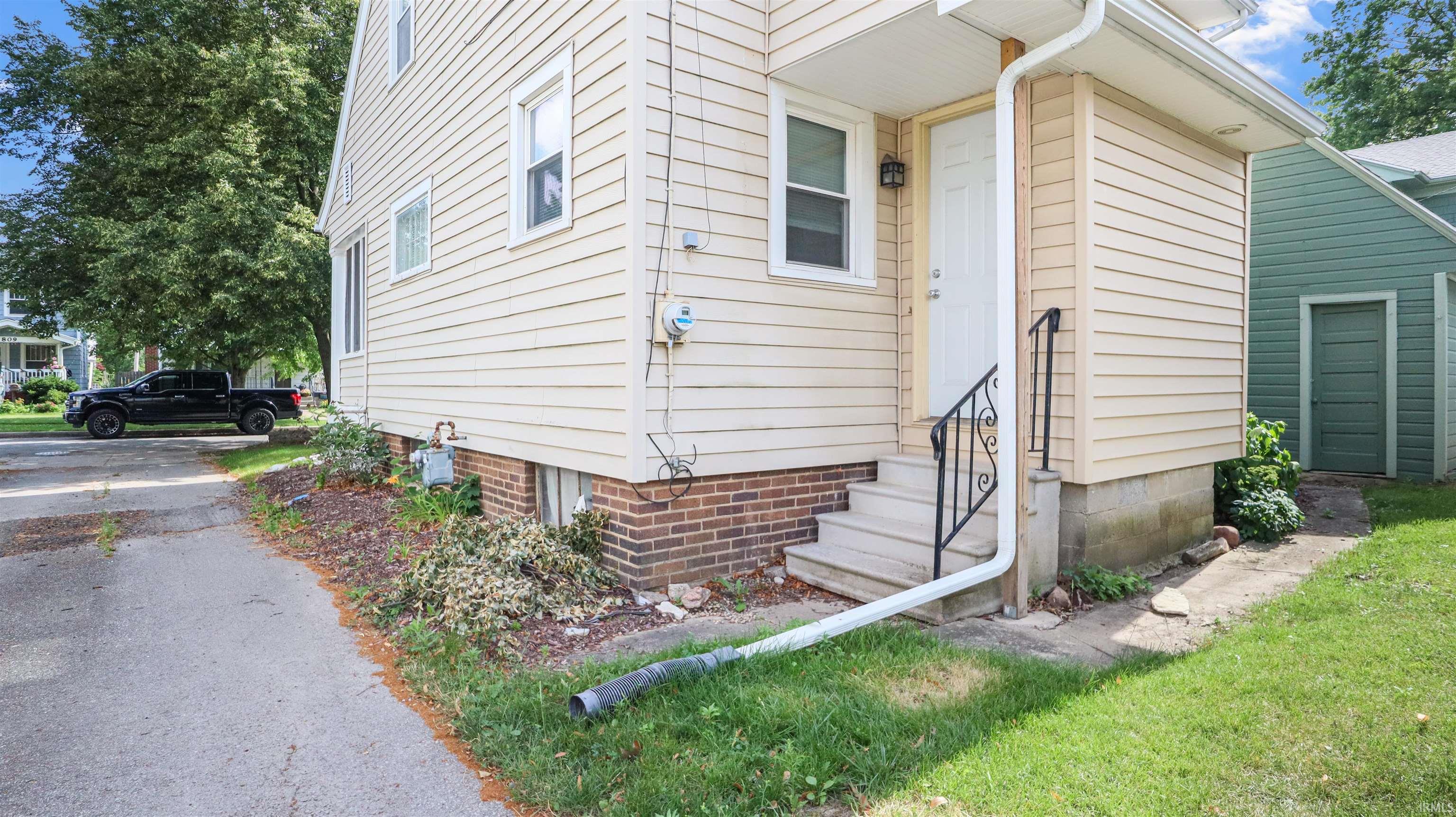 Photo 1 of 820 Pasadena Drive