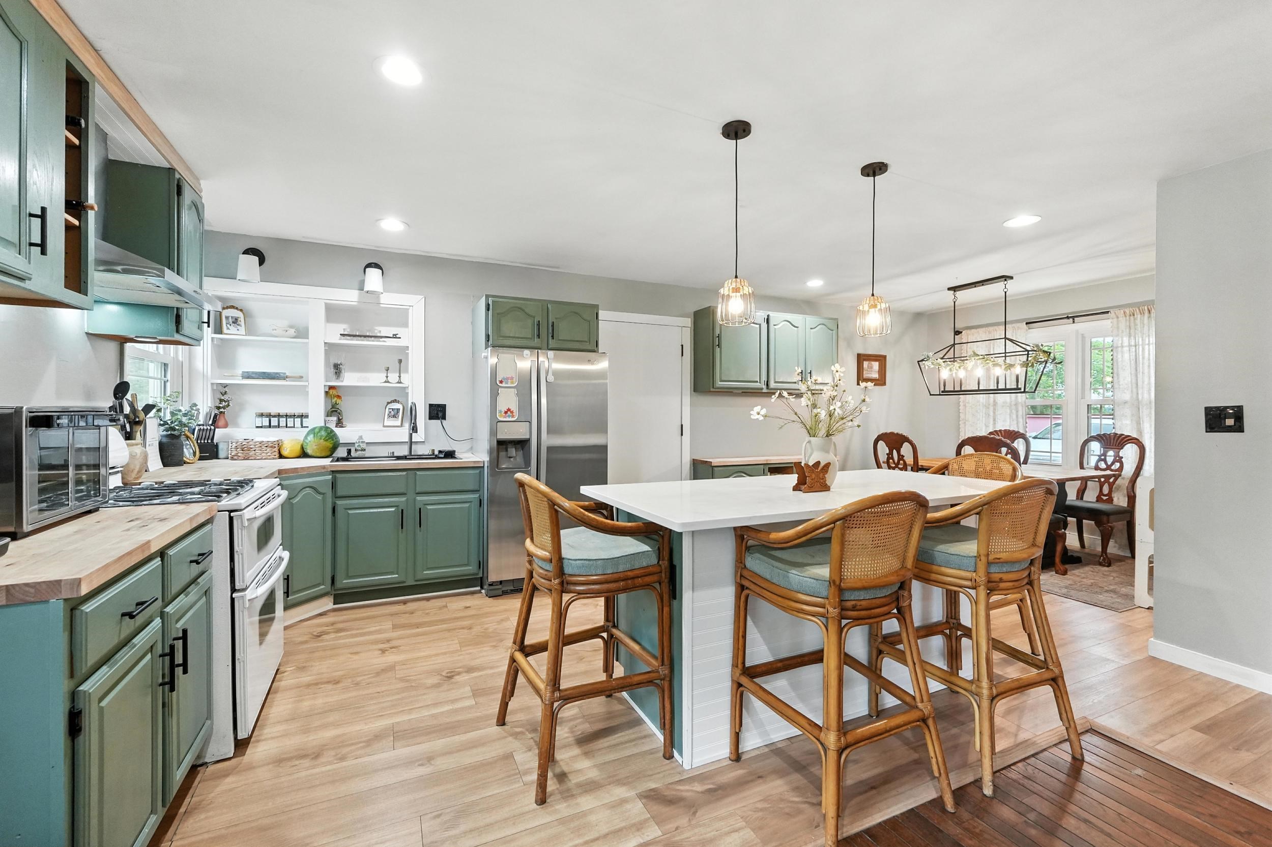 Photo 10 of 640 W Bellefountaine Road