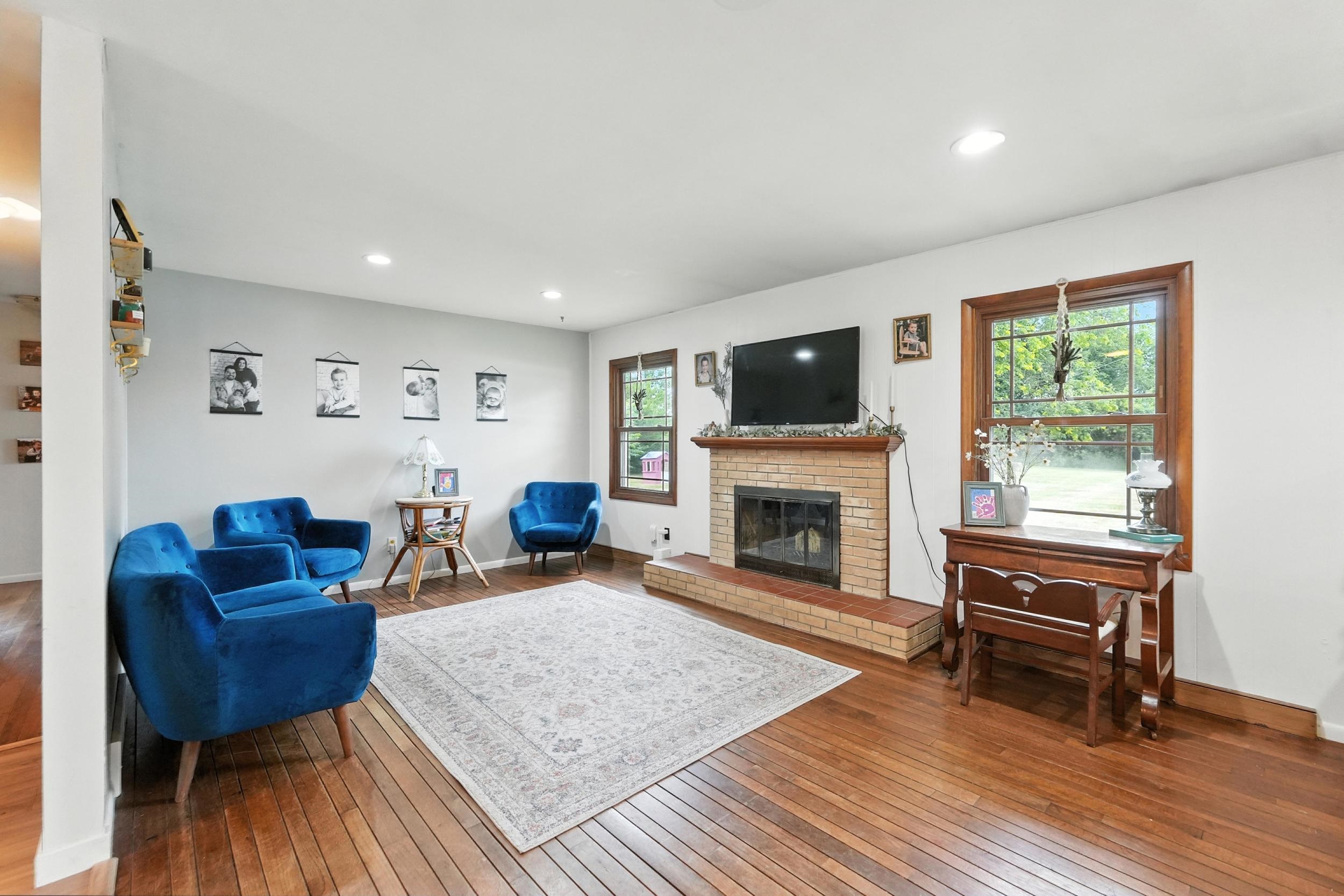 Photo 3 of 640 W Bellefountaine Road