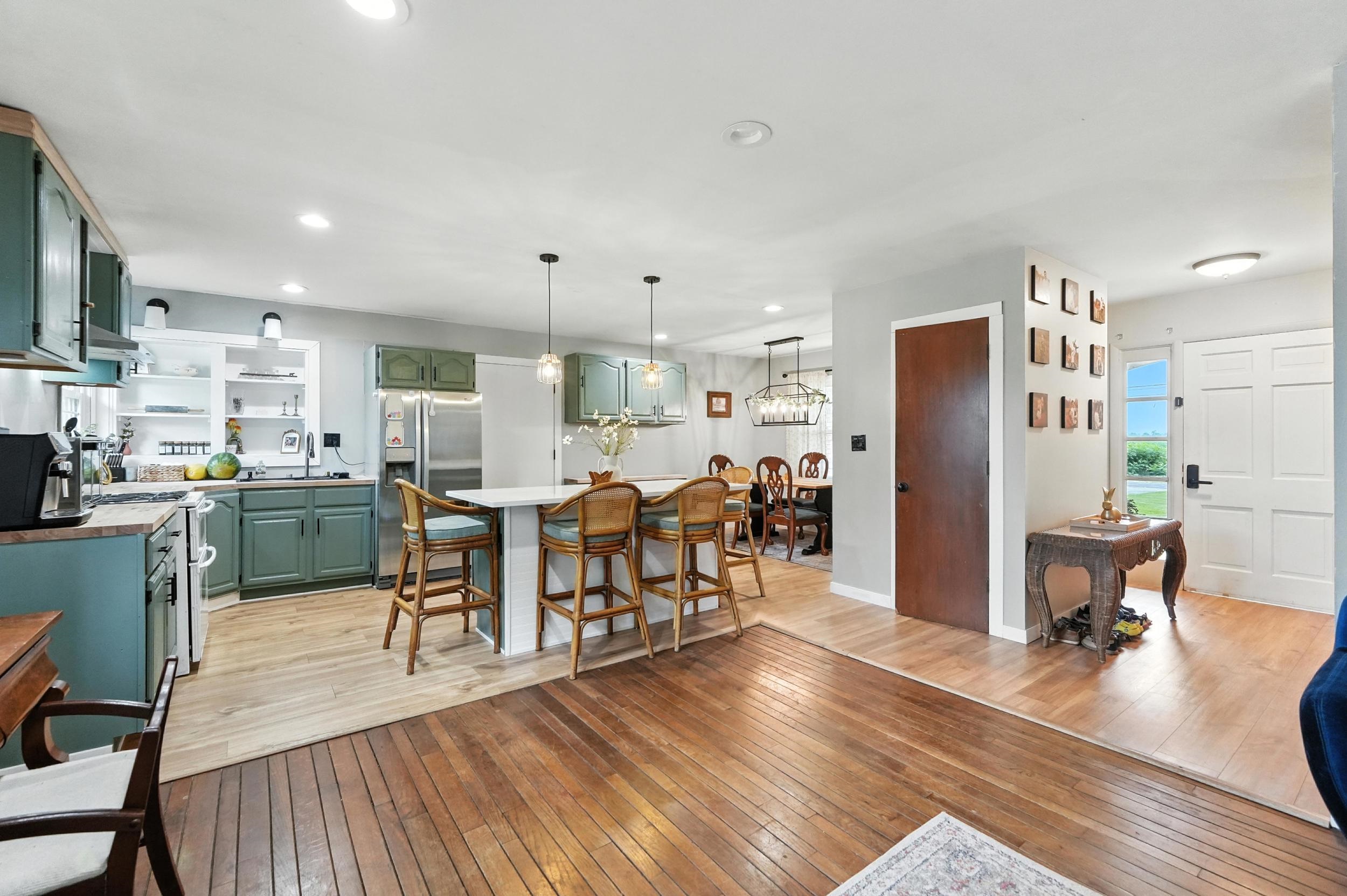 Photo 6 of 640 W Bellefountaine Road