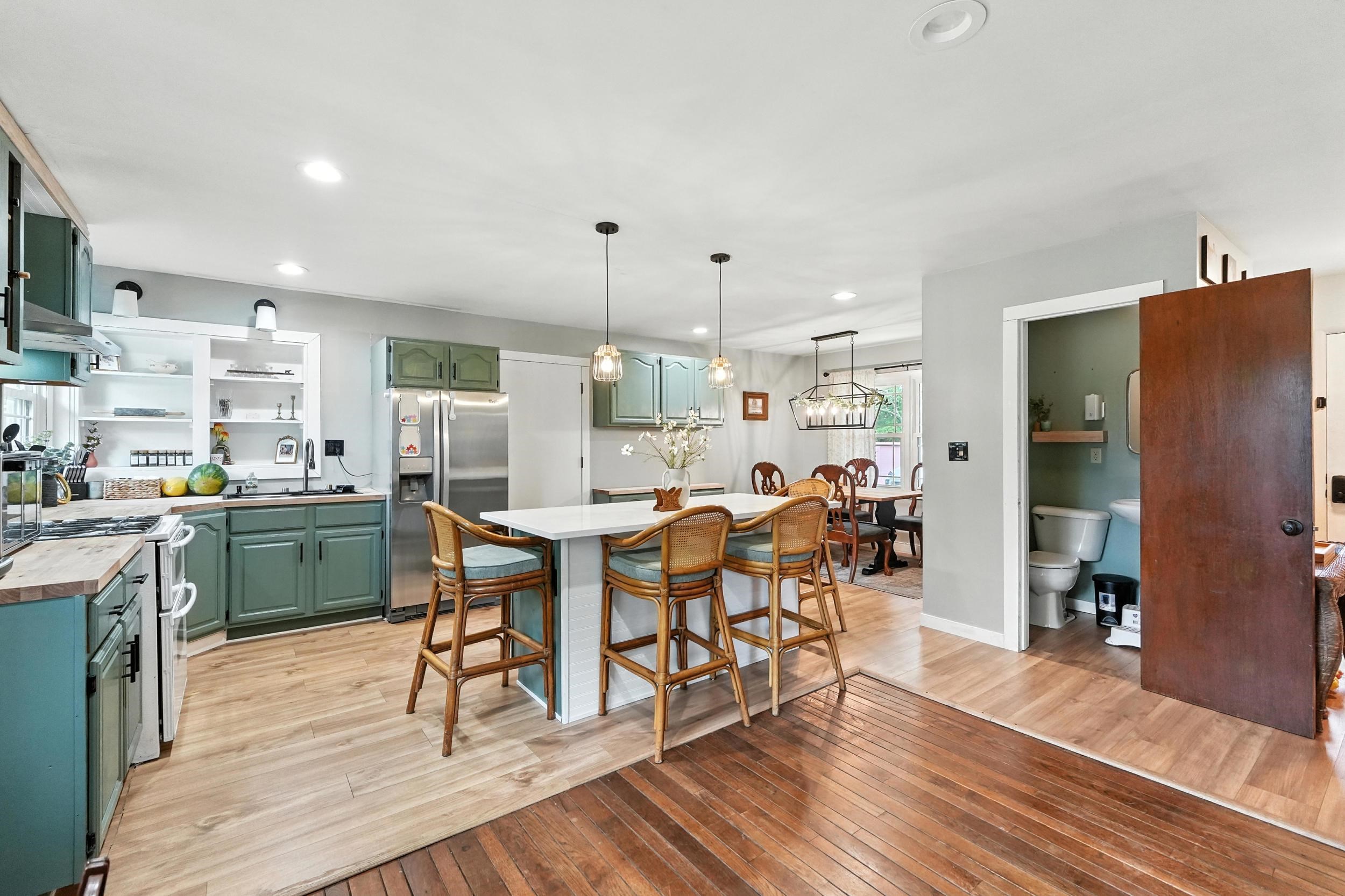Photo 7 of 640 W Bellefountaine Road