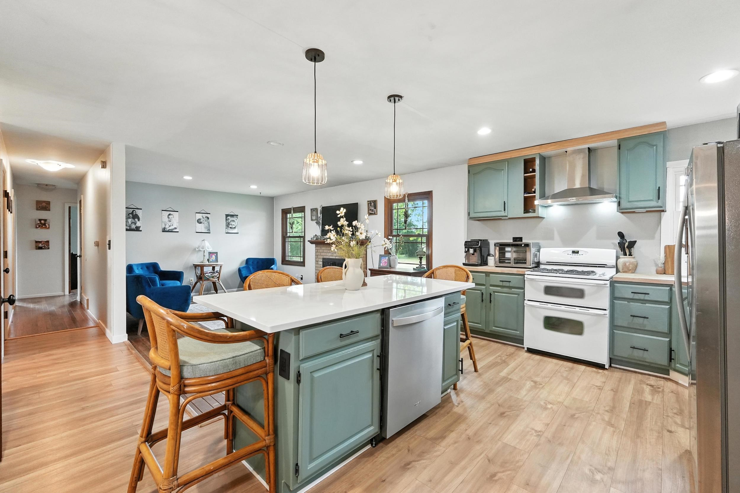 Photo 9 of 640 W Bellefountaine Road