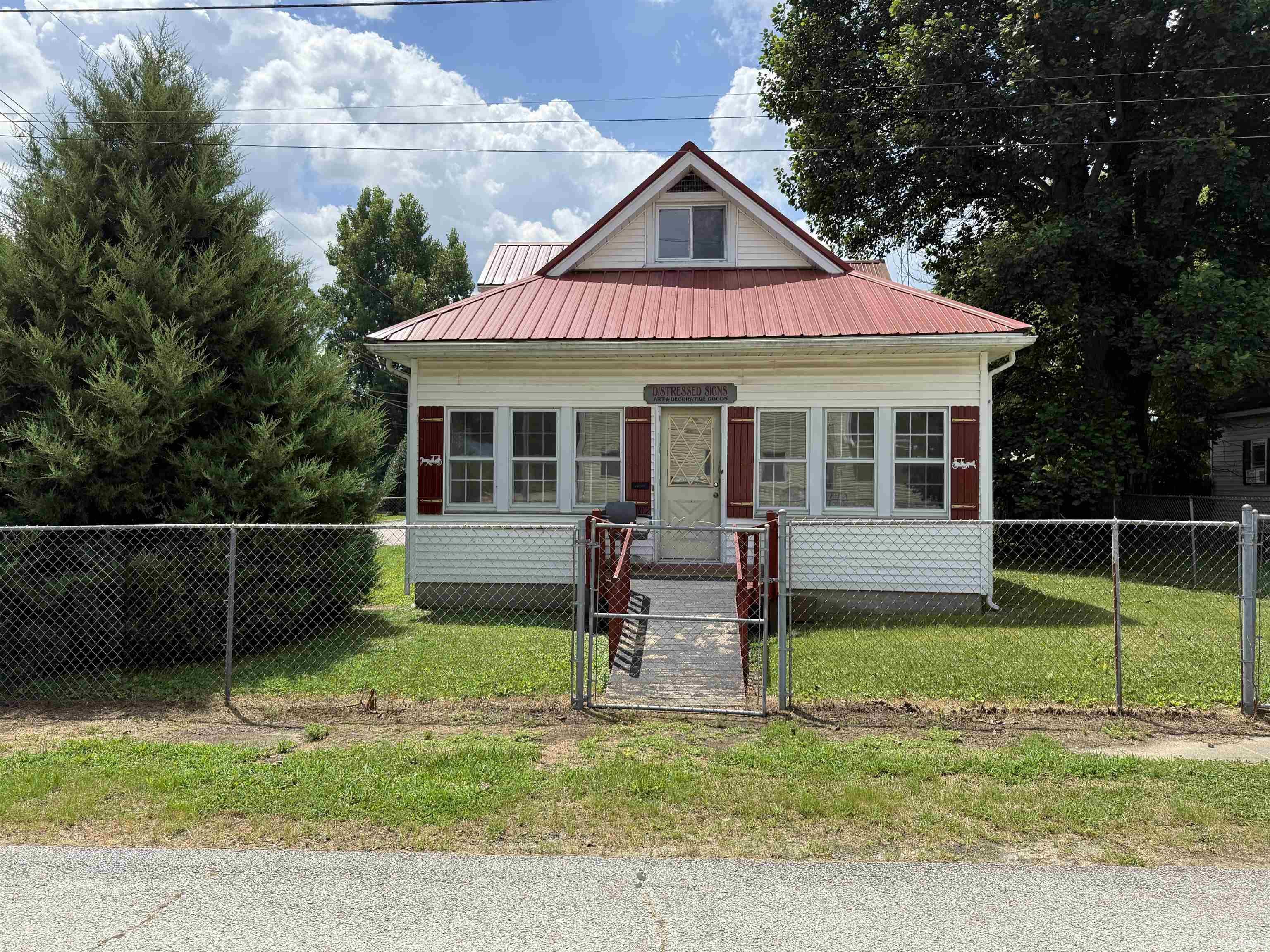 Homes for sale in Lawrenceville, IL | 602 Maple St, Lawrenceville, IL 62439 | MLS# 202525848