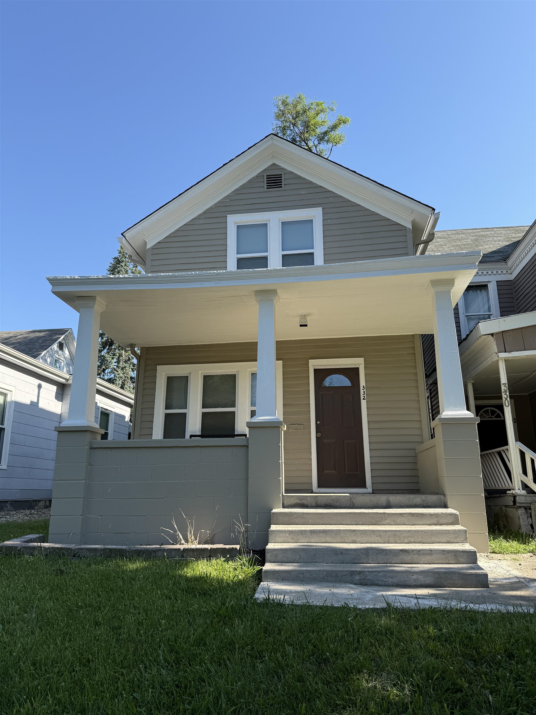 Photo 0 of 332 W Creighton Avenue