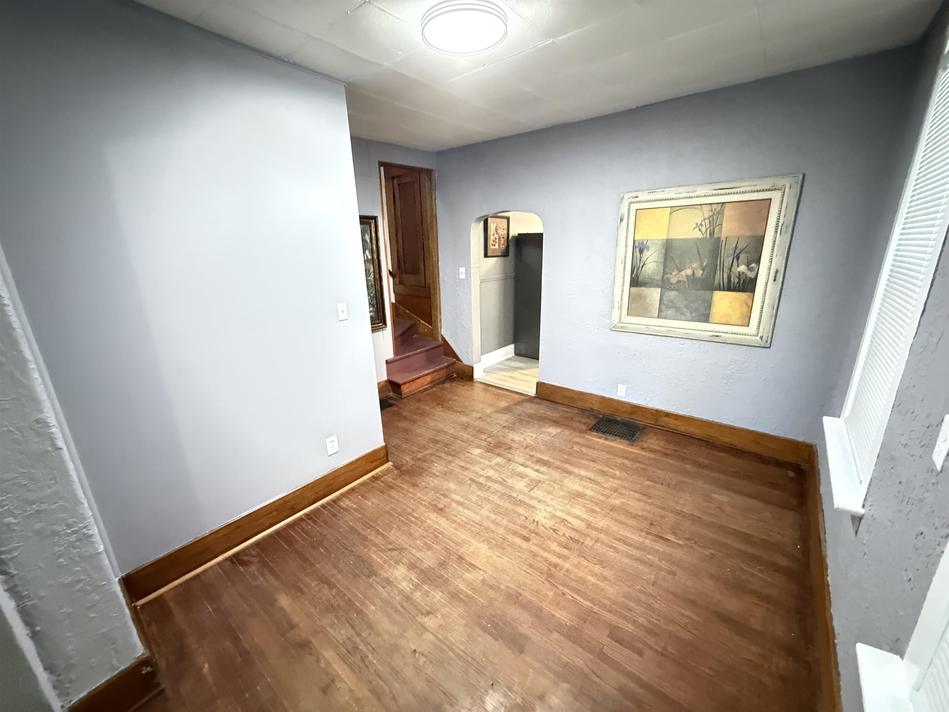 Photo 11 of 332 W Creighton Avenue
