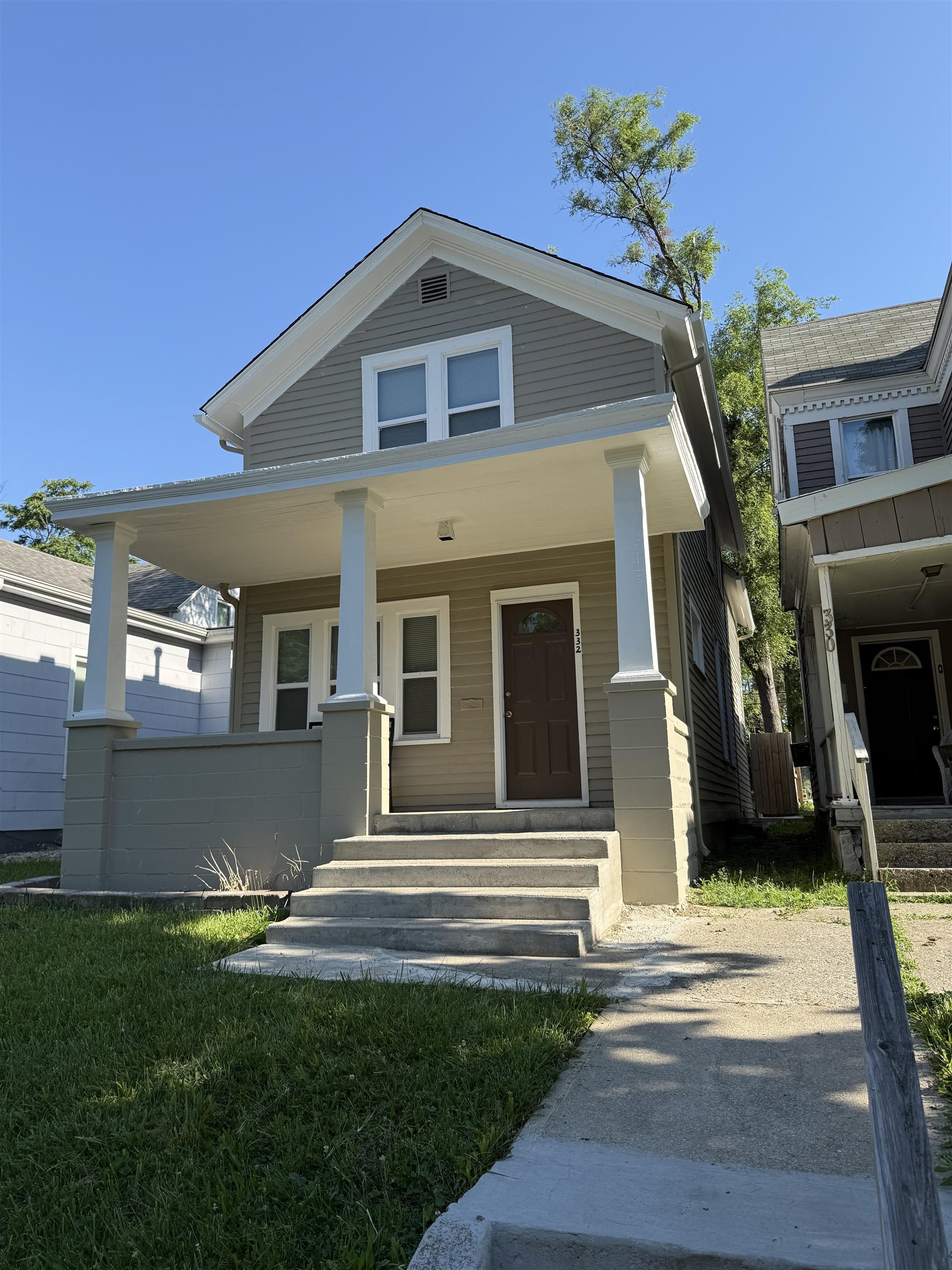 Photo 2 of 332 W Creighton Avenue