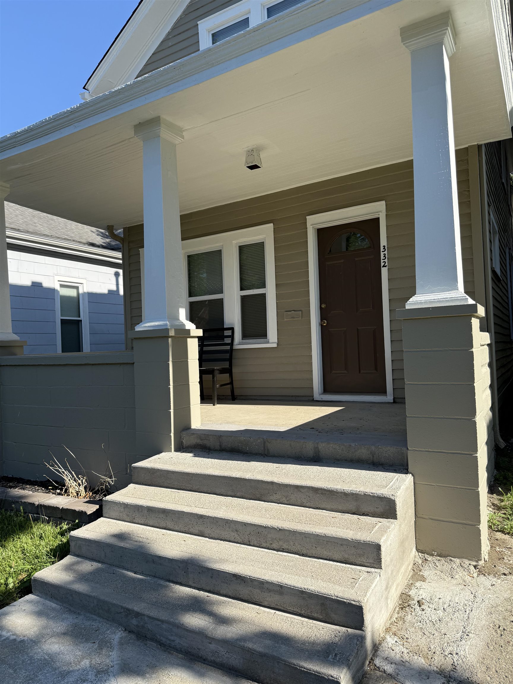 Photo 4 of 332 W Creighton Avenue