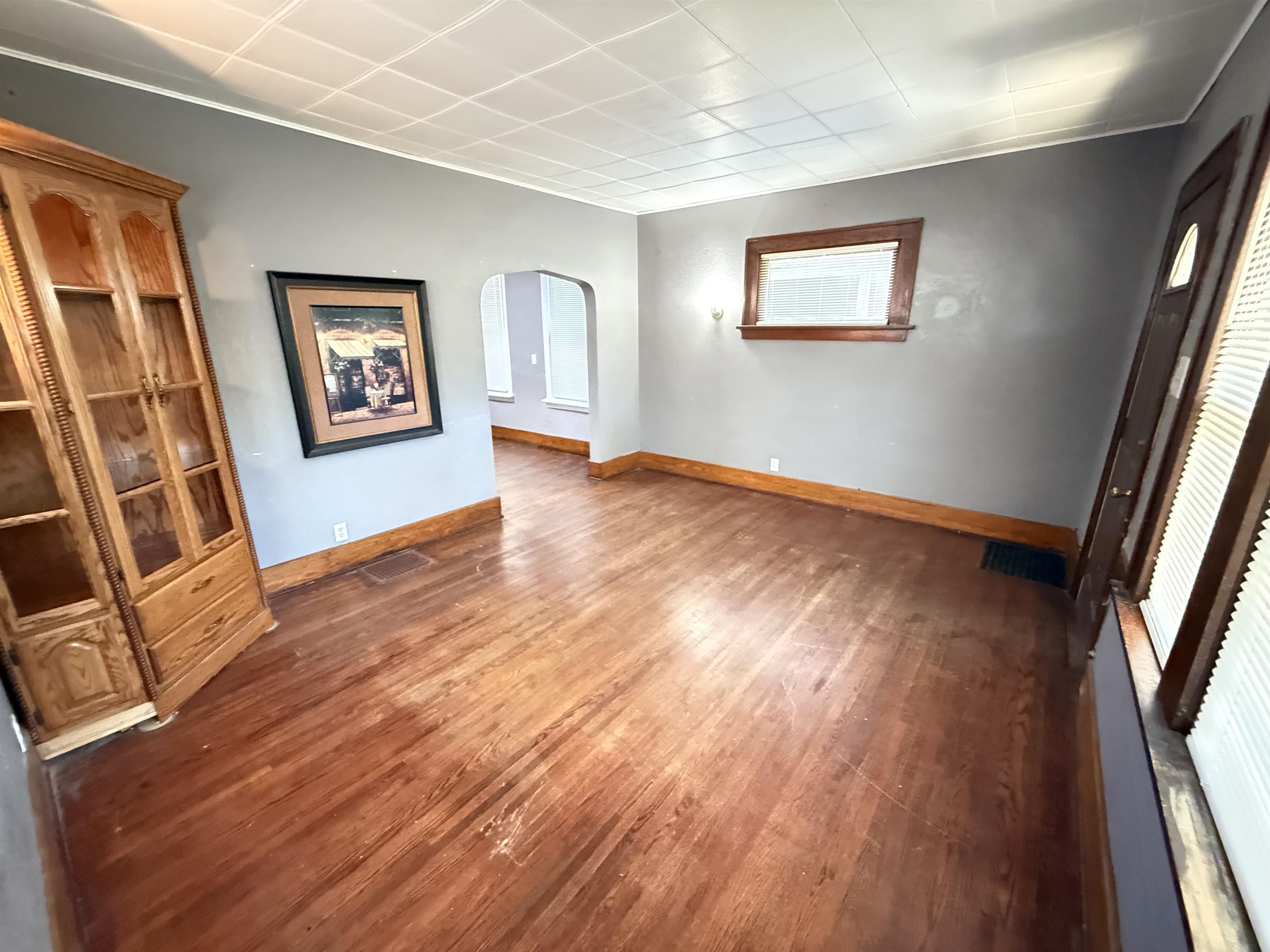 Photo 5 of 332 W Creighton Avenue