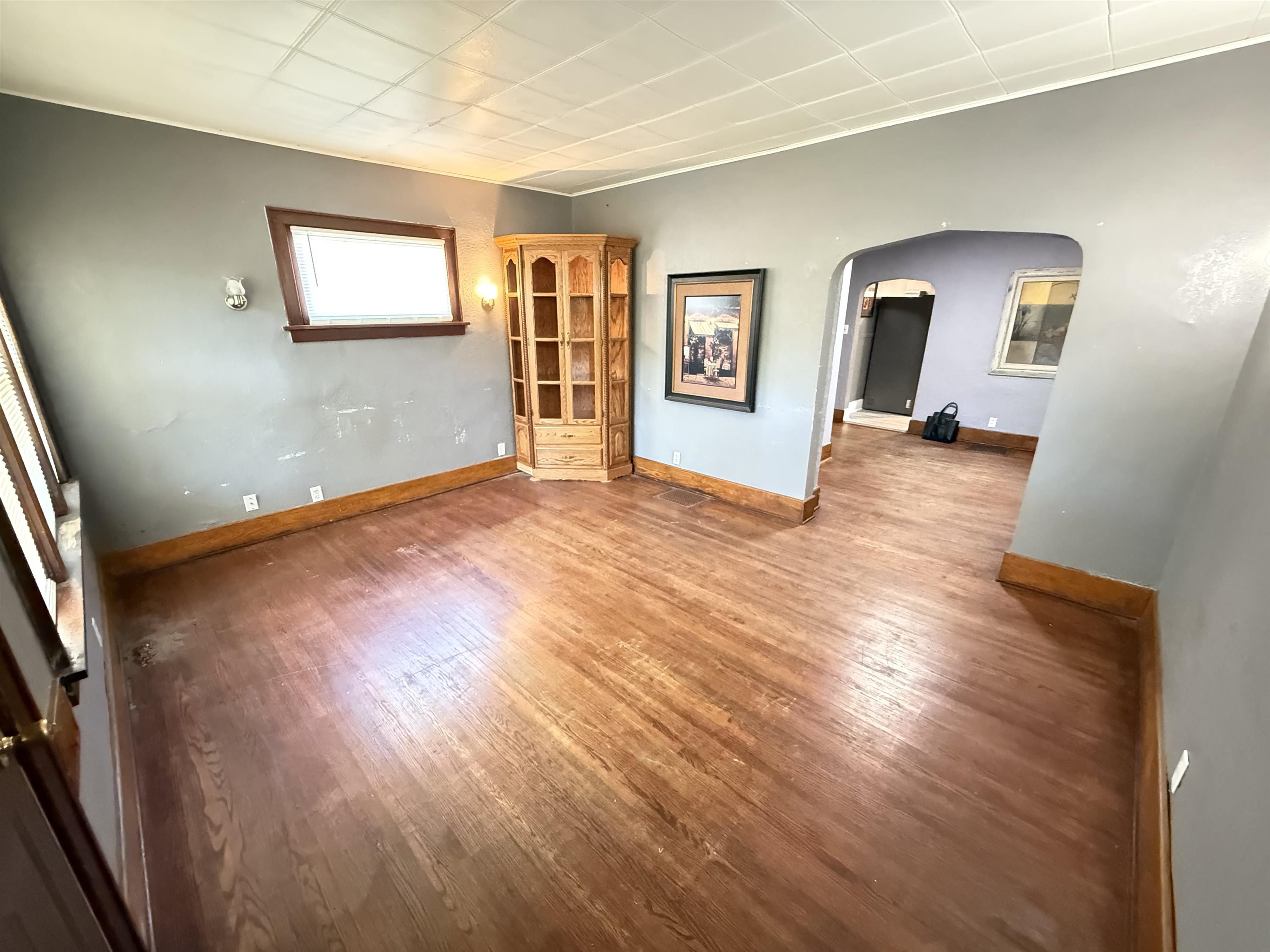 Photo 8 of 332 W Creighton Avenue