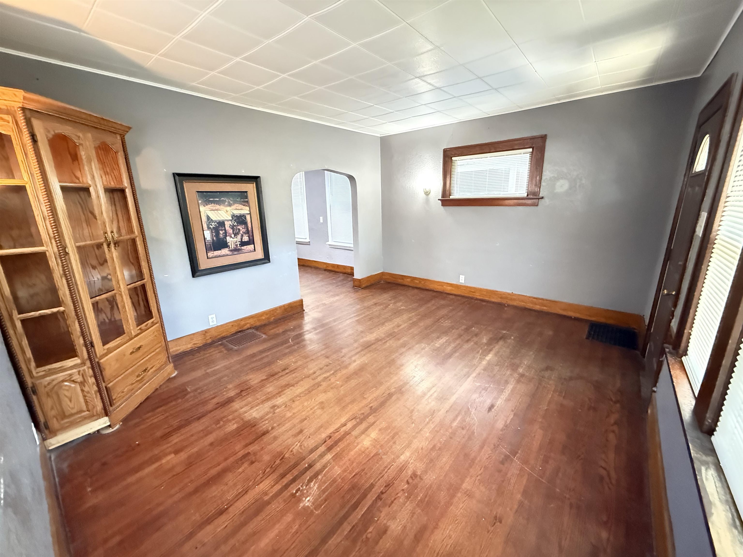 Photo 9 of 332 W Creighton Avenue