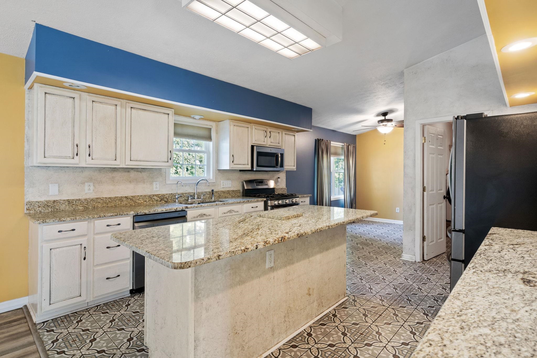 Photo 6 of 604 Austin Drive