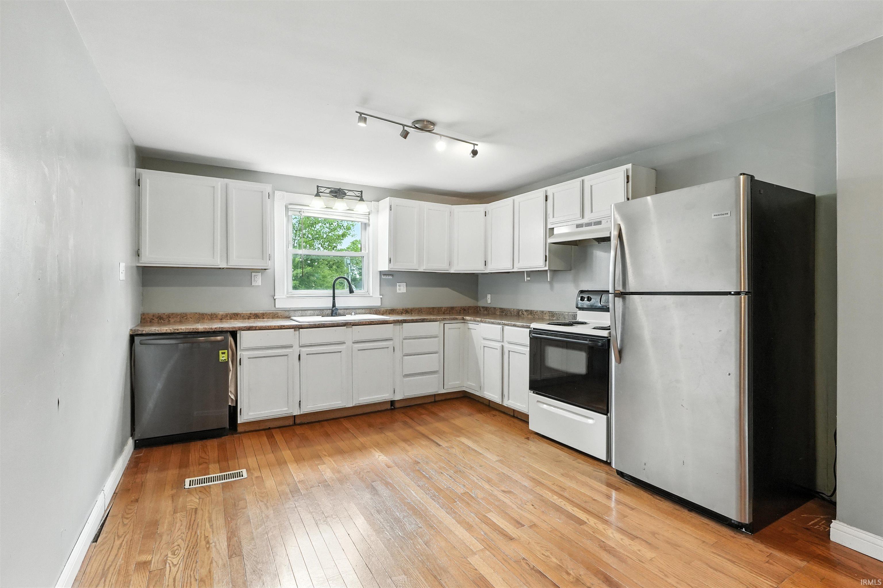 Photo 10 of 2115 Myers Drive