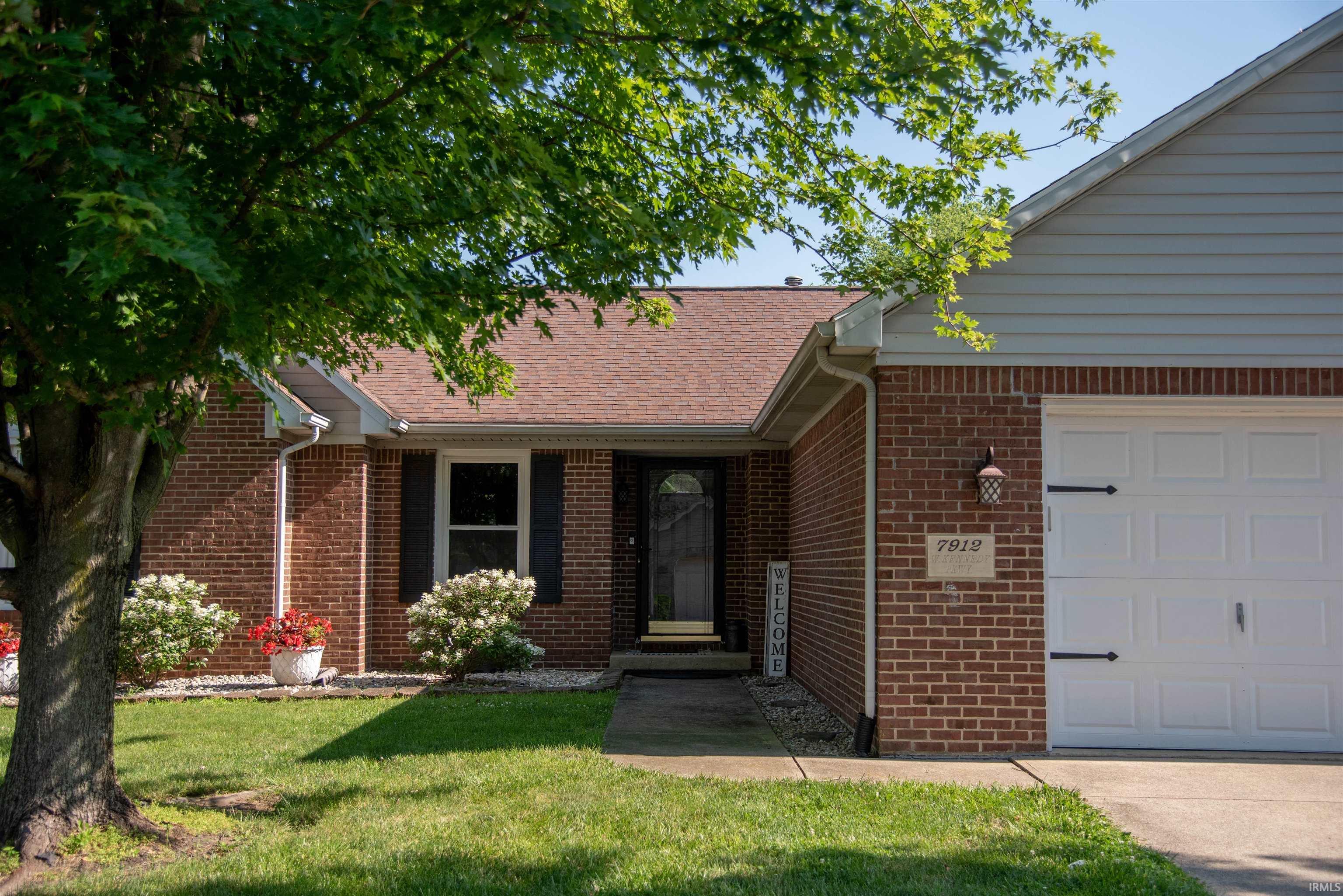 Homes for sale in Yorktown, IN | 7912 W Kennedy Pkwy, Yorktown, IN 47396 | MLS# 202525985