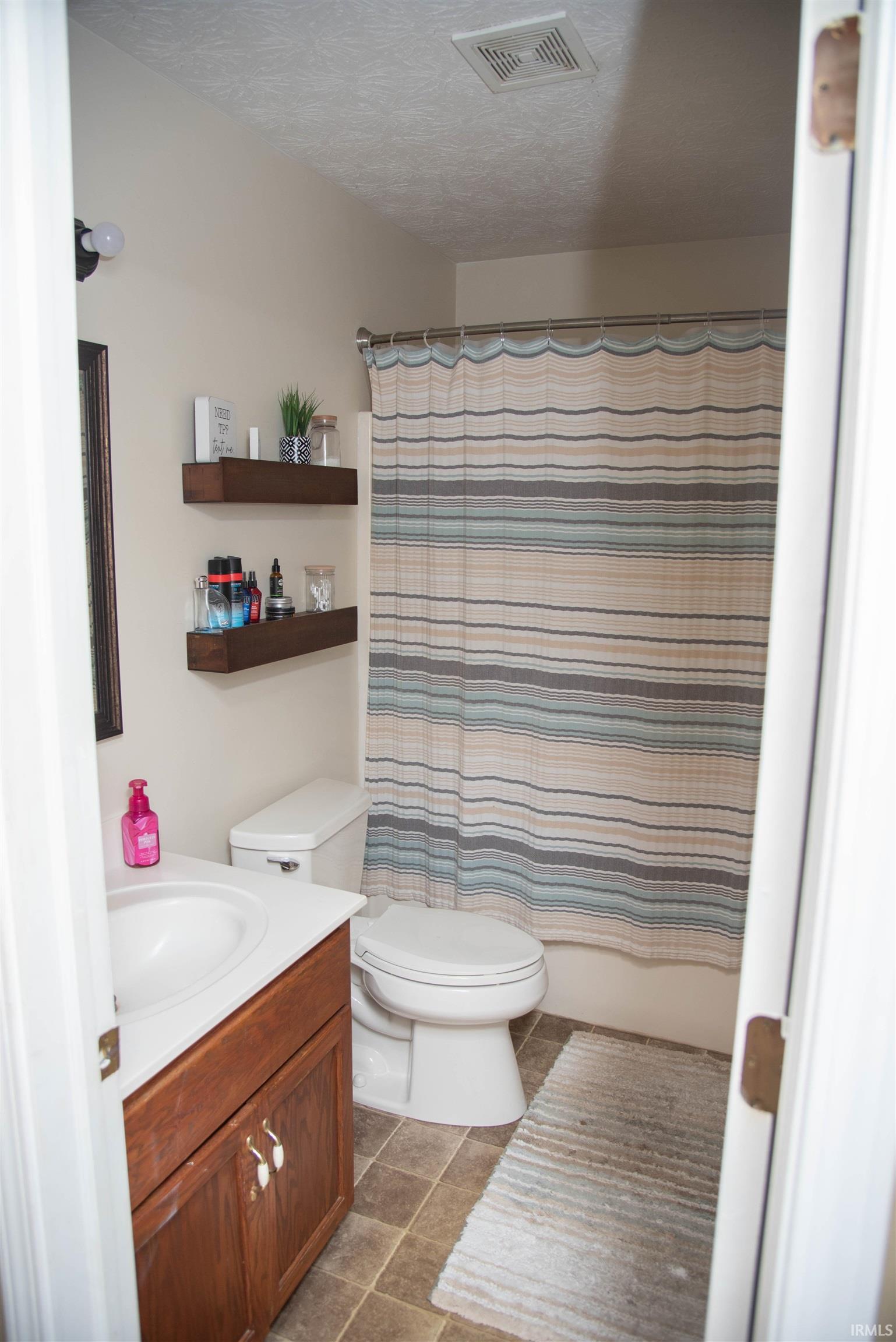 Homes for sale in Yorktown, IN | 7912 W Kennedy Pkwy, Yorktown, IN 47396 | MLS# 202525985