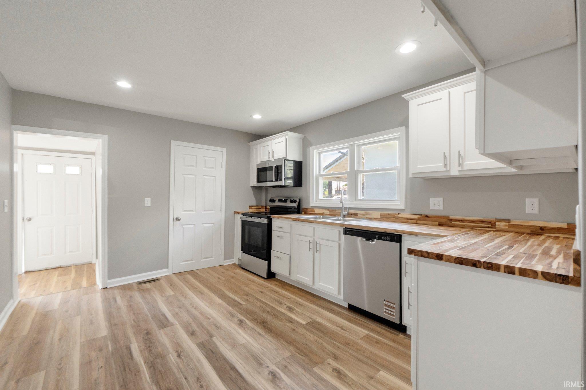 Photo 7 of 208 N Jefferson Street
