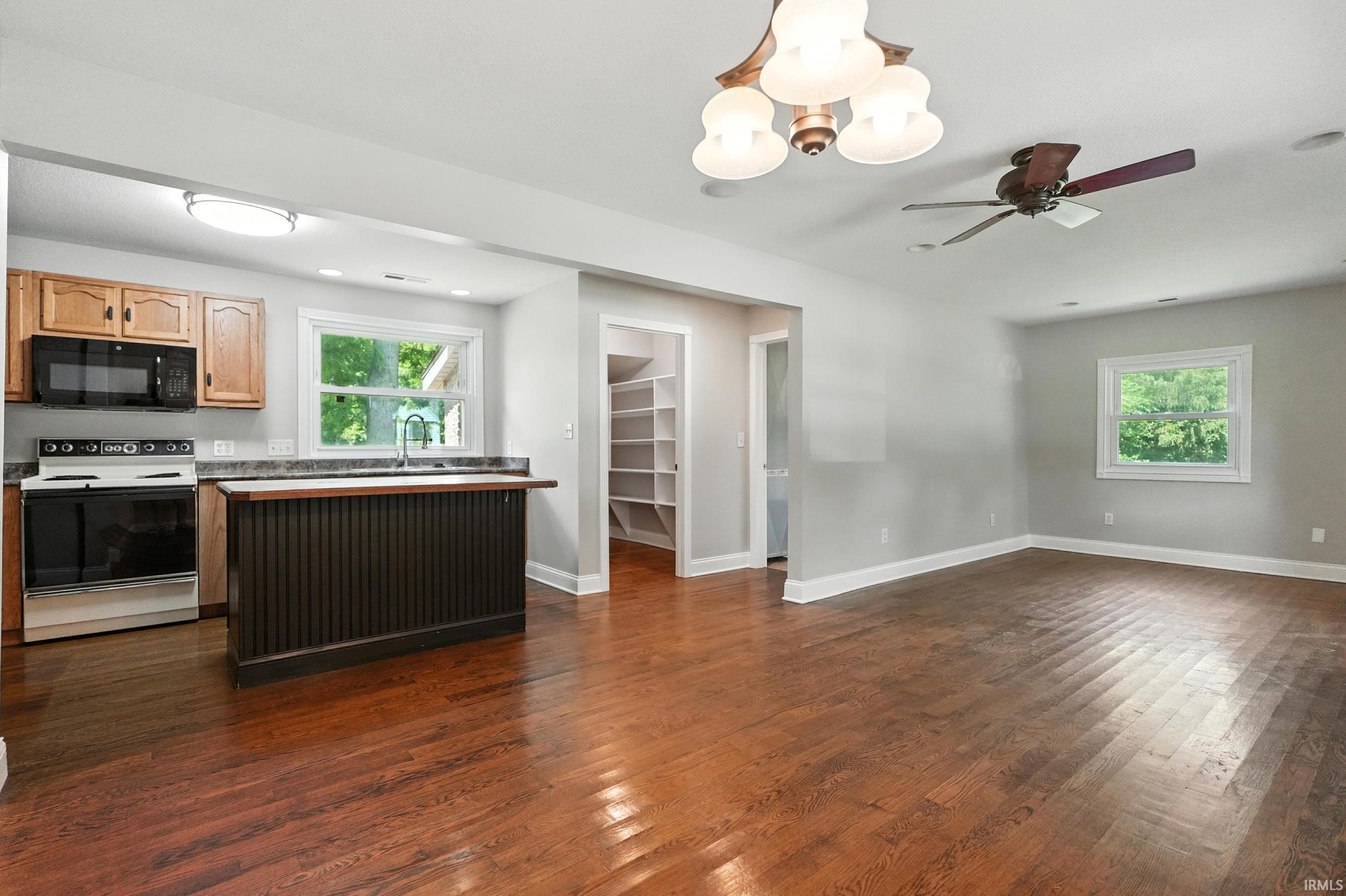 Homes for sale in Fort Wayne, IN | 14831 Leesburg Rd, Fort Wayne, IN 46818 | MLS# 202526153