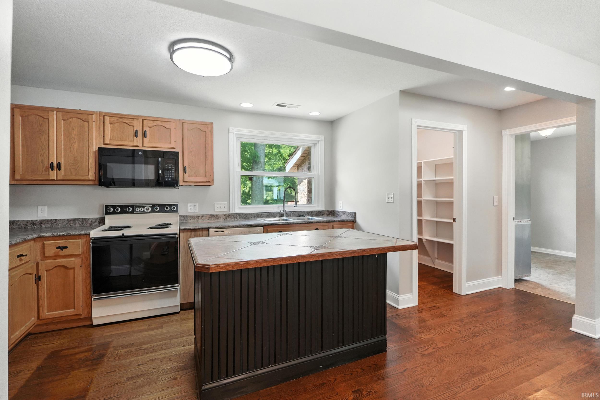 Homes for sale in Fort Wayne, IN | 14831 Leesburg Rd, Fort Wayne, IN 46818 | MLS# 202526153