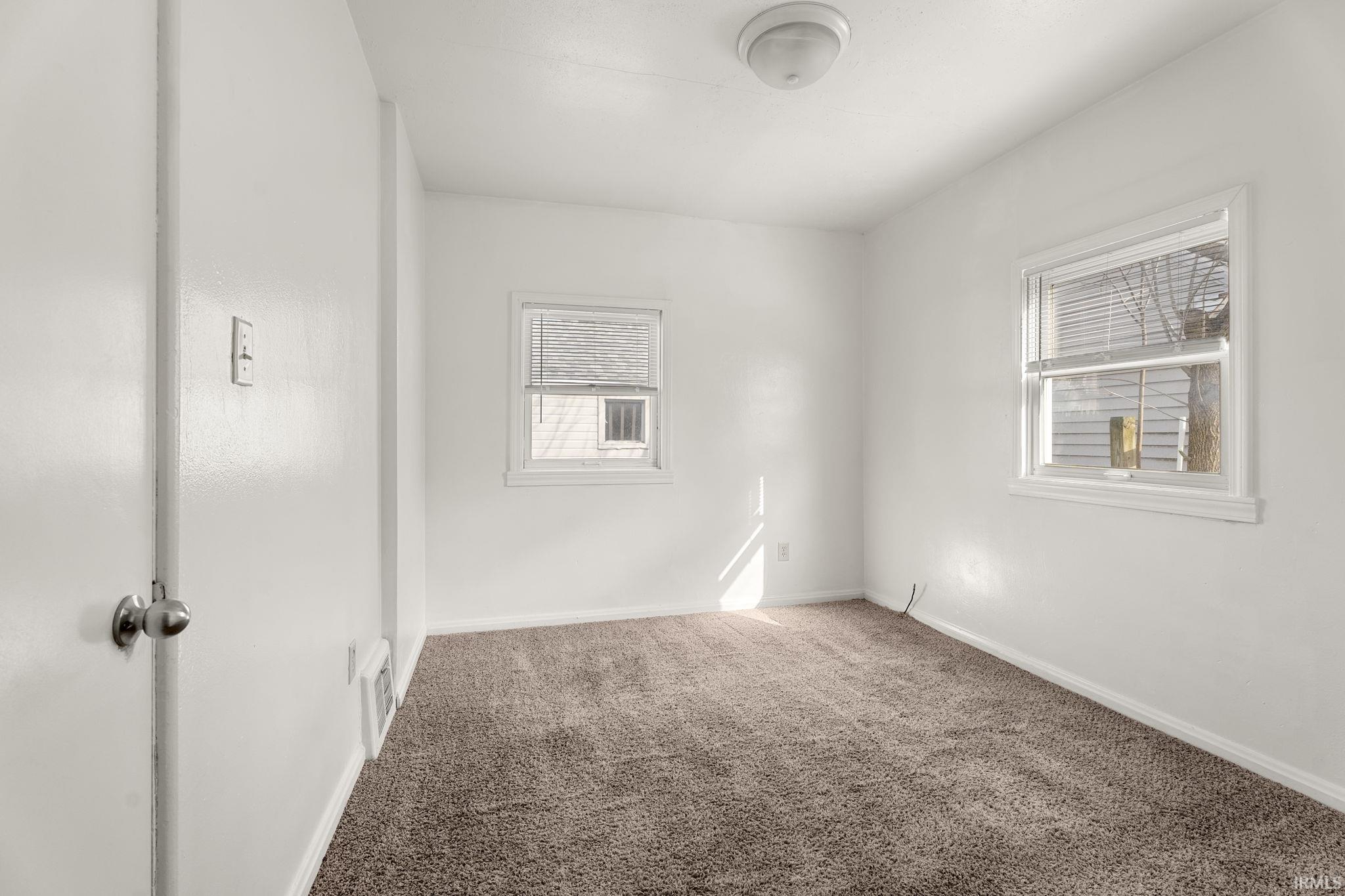 Photo 13 of 444 W Fairfax Avenue