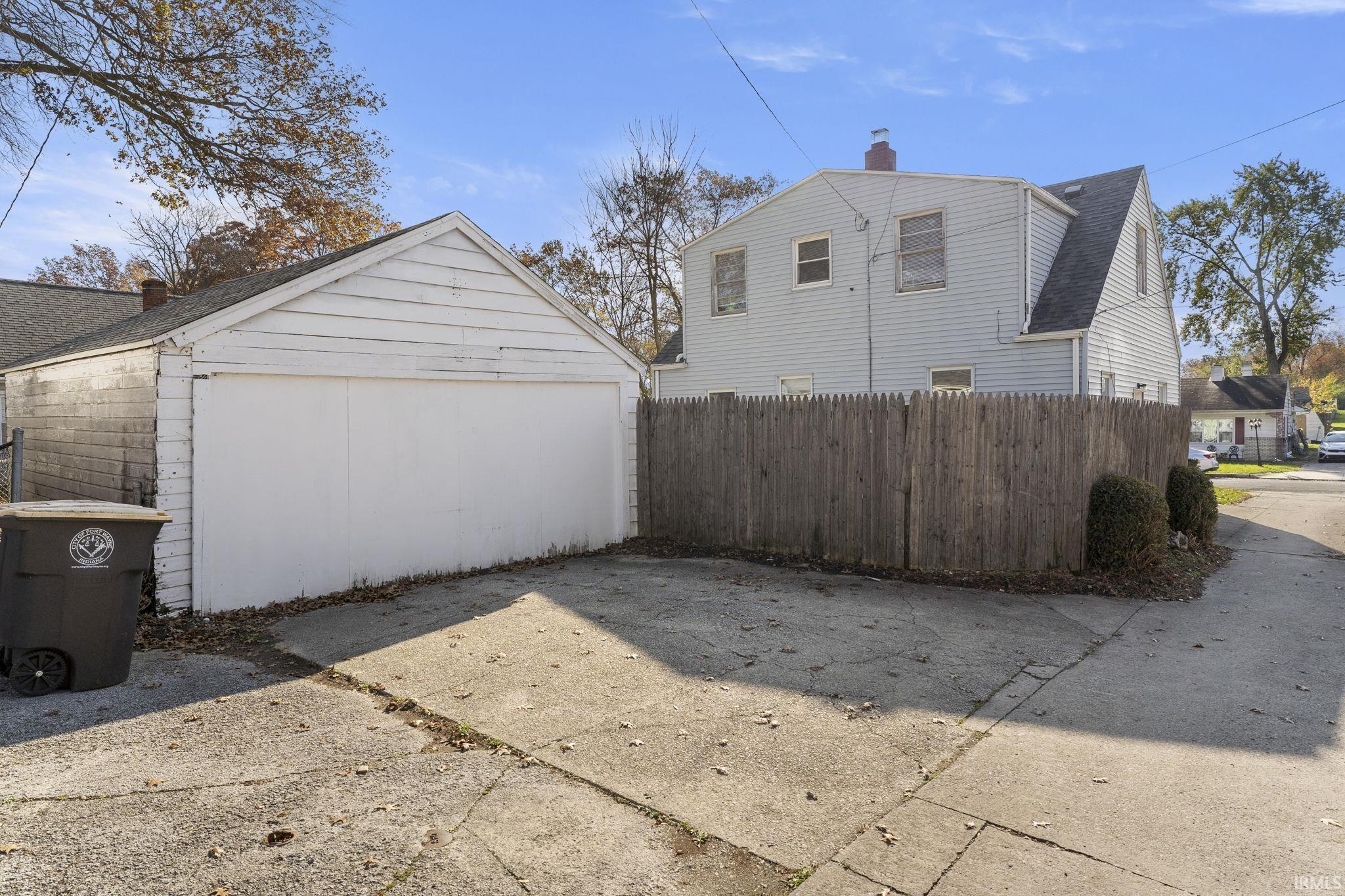 Photo 22 of 444 W Fairfax Avenue